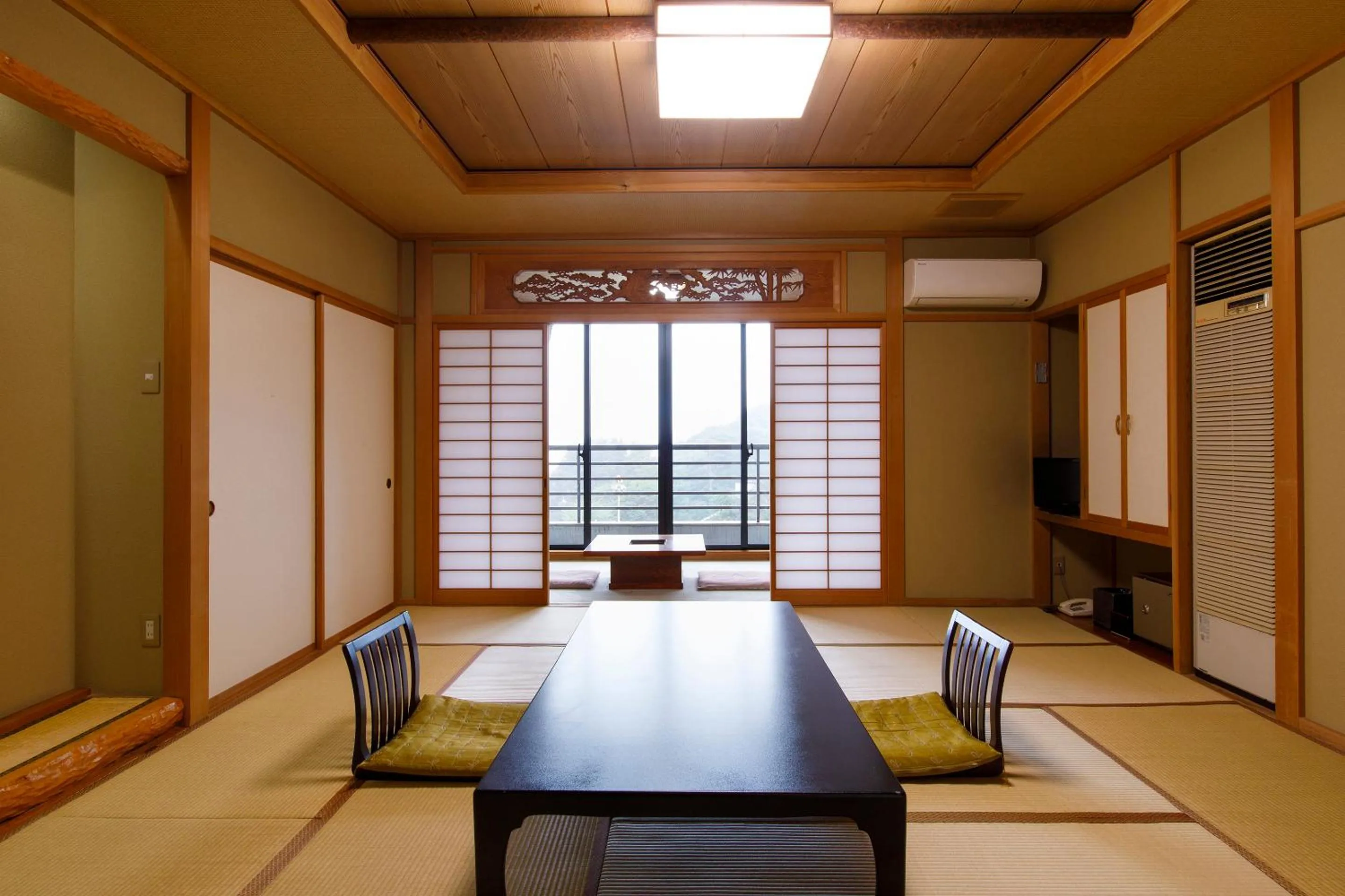 Photo of the whole room in Wakamiro