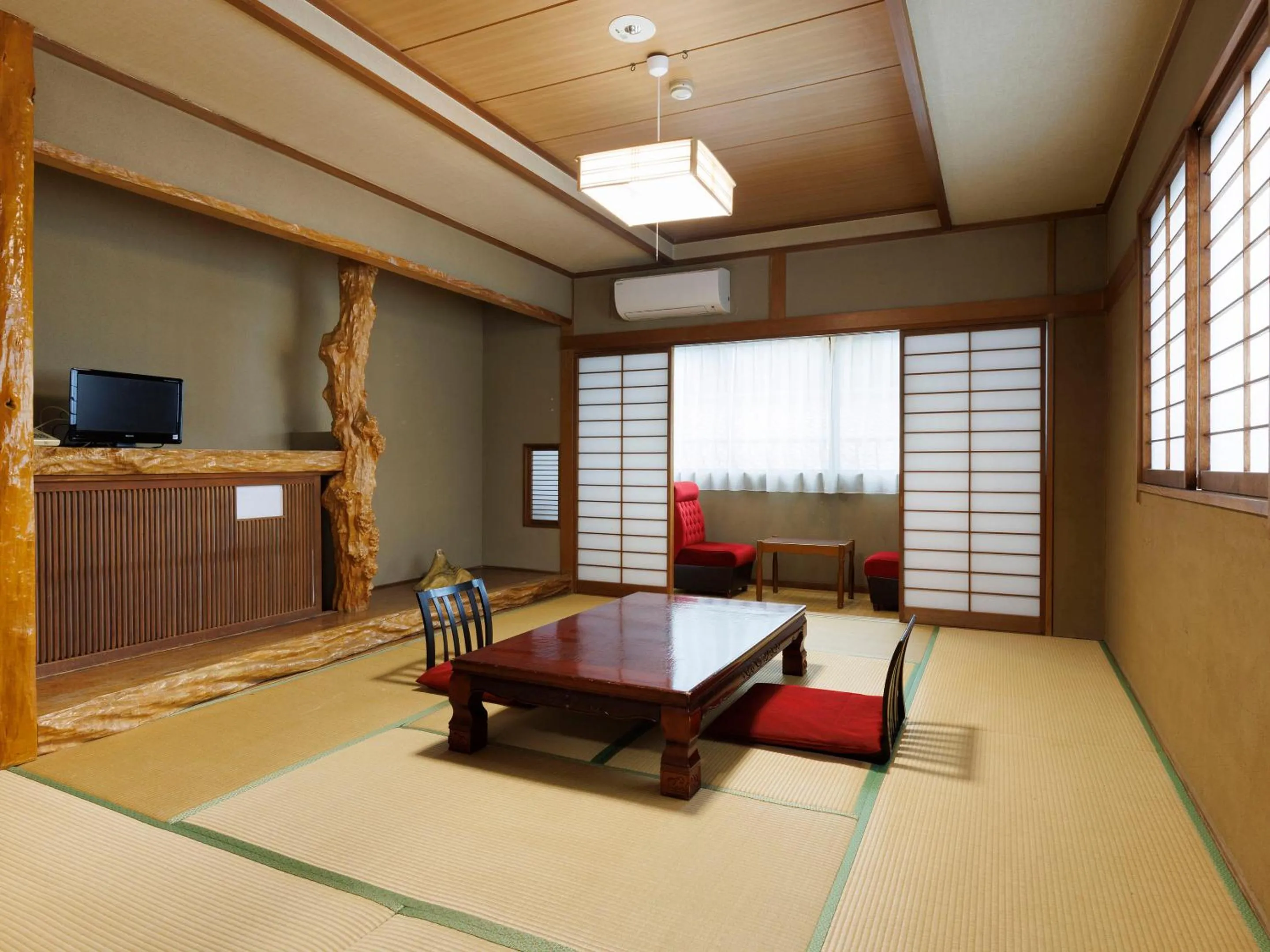 Photo of the whole room in Wakamiro