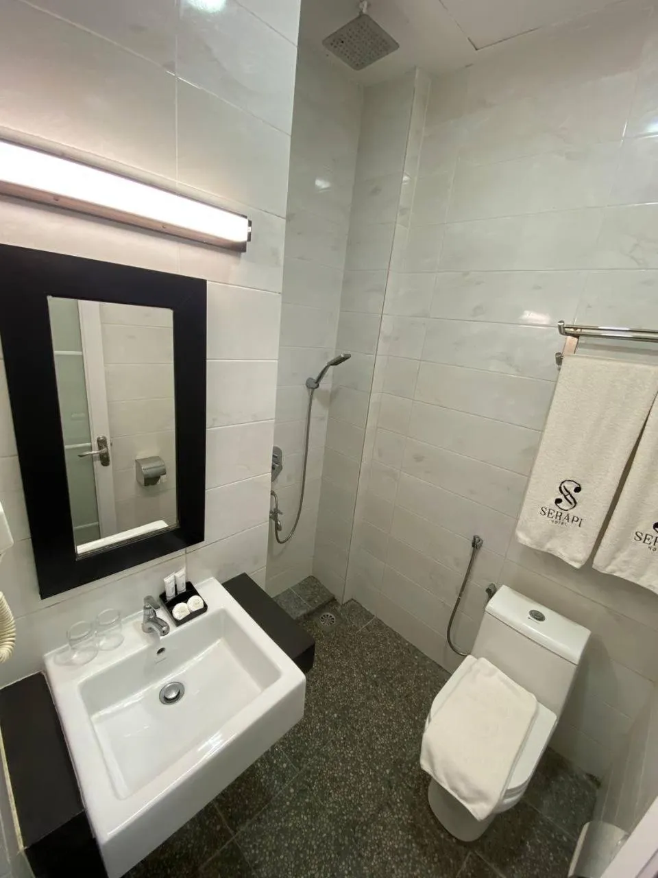 Bathroom in Serapi Hotel