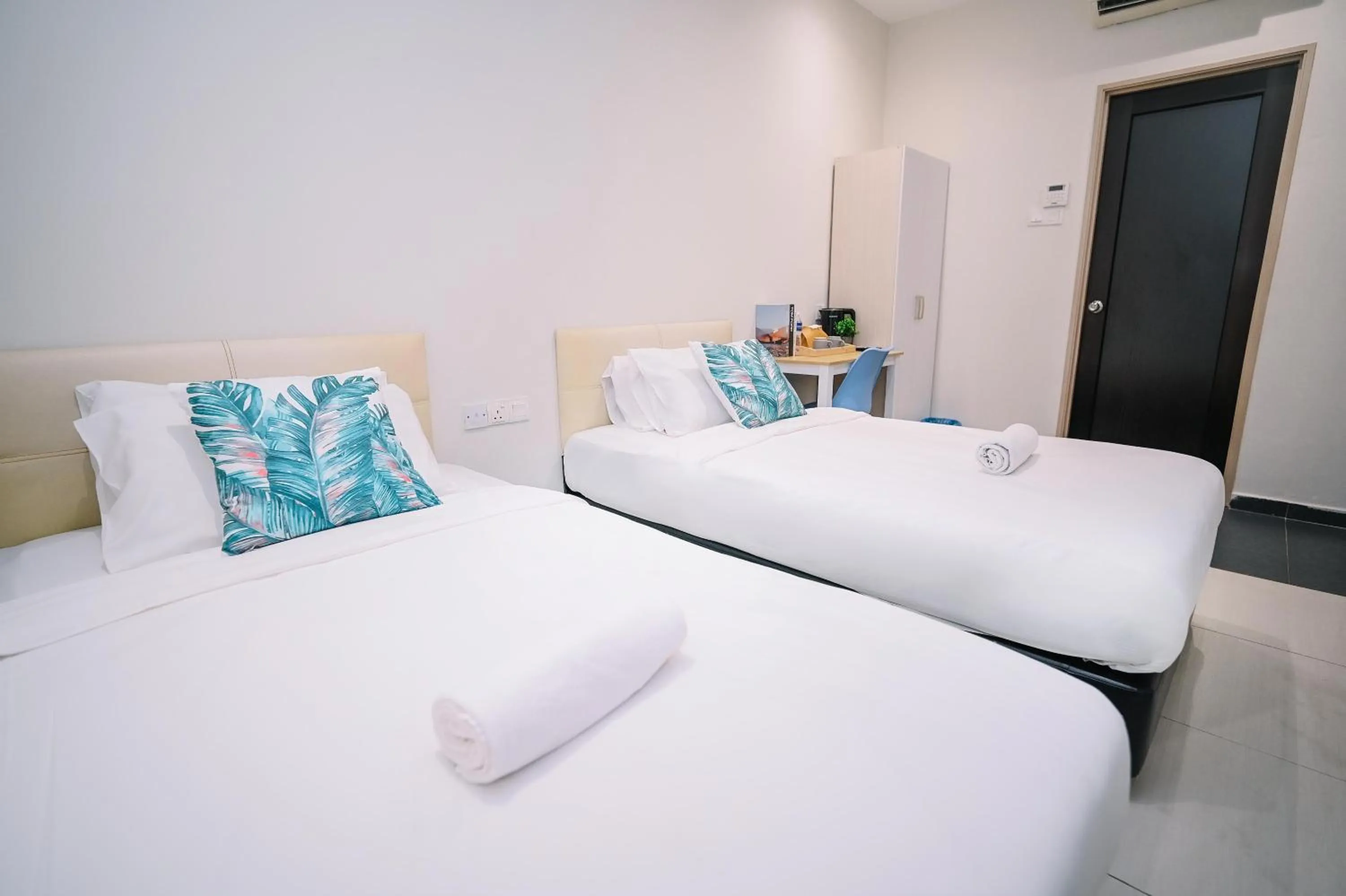 Bed in Swing & Pillows - Sunway Pyramid PJ