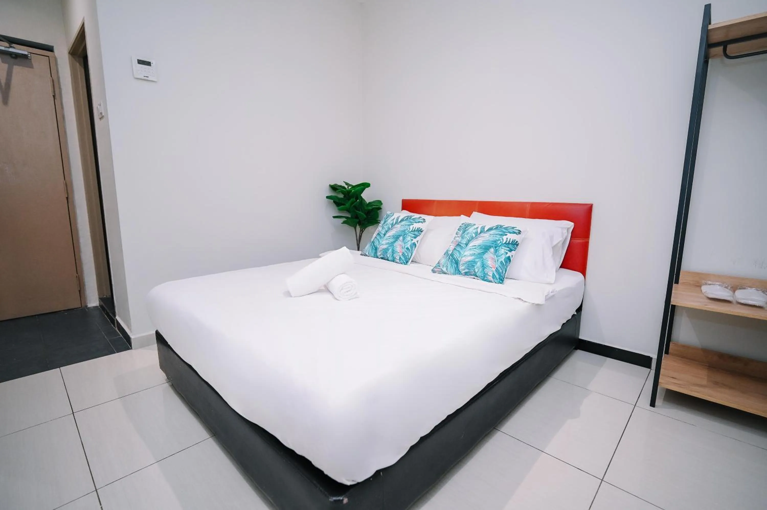 Bed in Swing & Pillows - Sunway Pyramid PJ