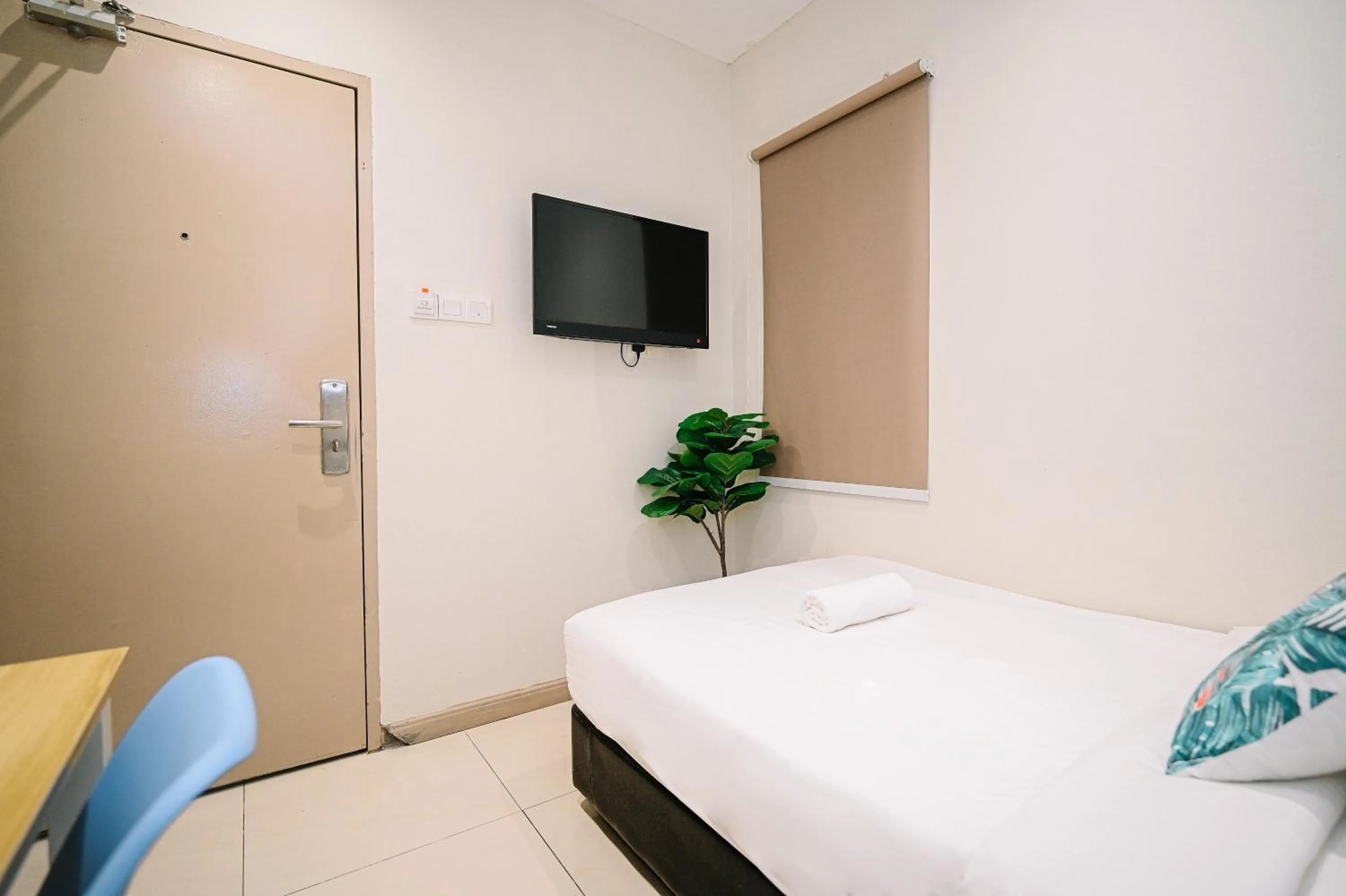 Bed in Swing & Pillows - Sunway Pyramid PJ