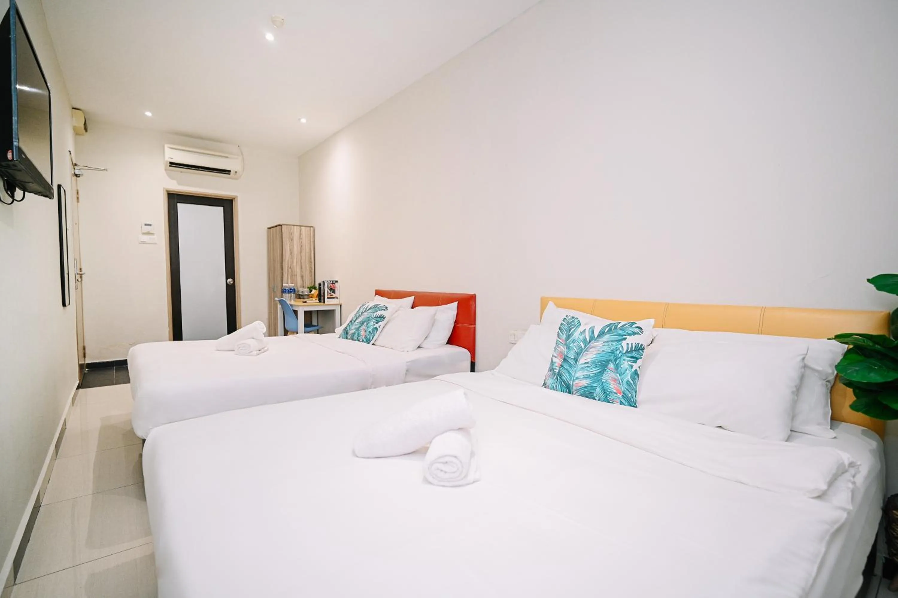 Bed in Swing & Pillows - Sunway Pyramid PJ