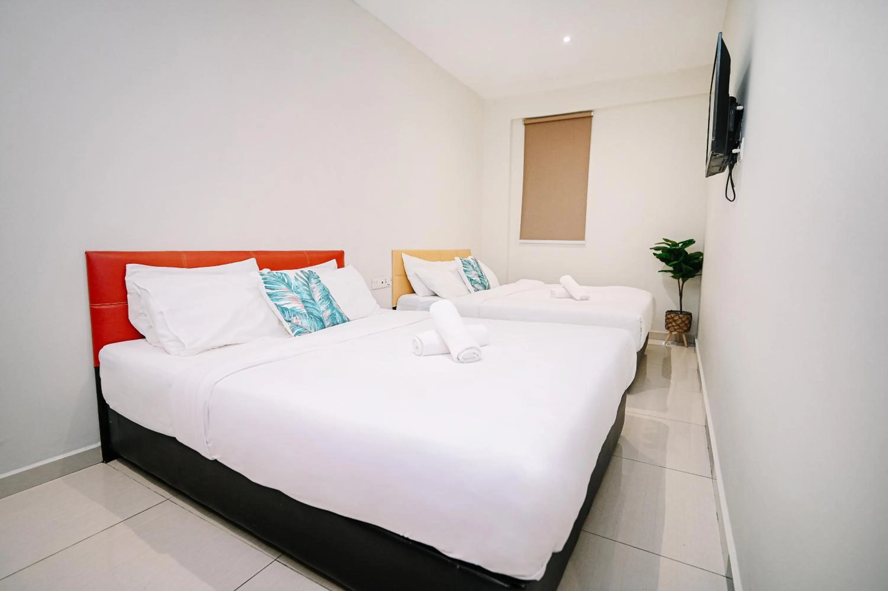 Bed in Swing & Pillows - Sunway Pyramid PJ