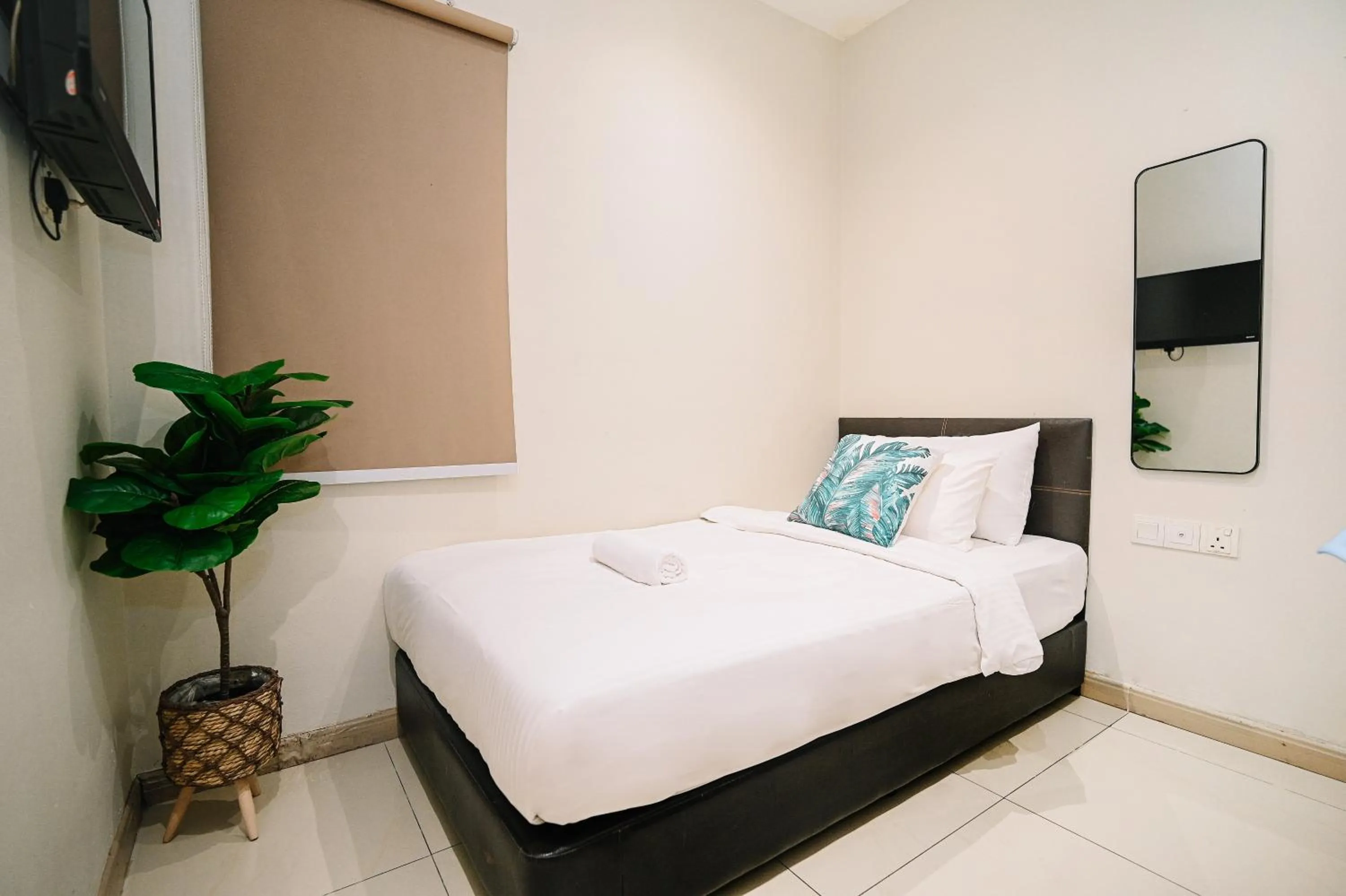 Bed in Swing & Pillows - Sunway Pyramid PJ