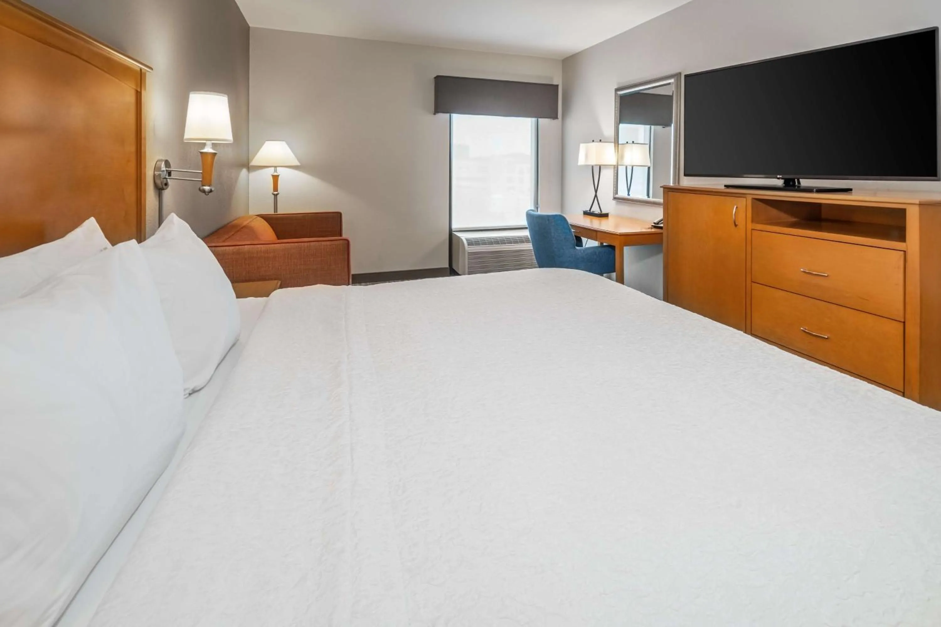 Bedroom, Bed in Hampton Inn & Suites Nashville-Vanderbilt-Elliston Place