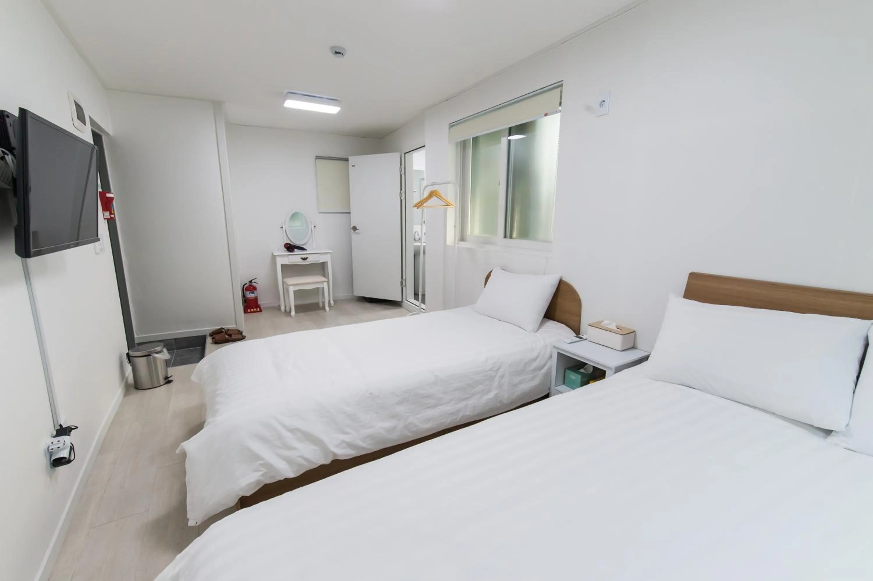 Bedroom, Bed in Kpop Haus