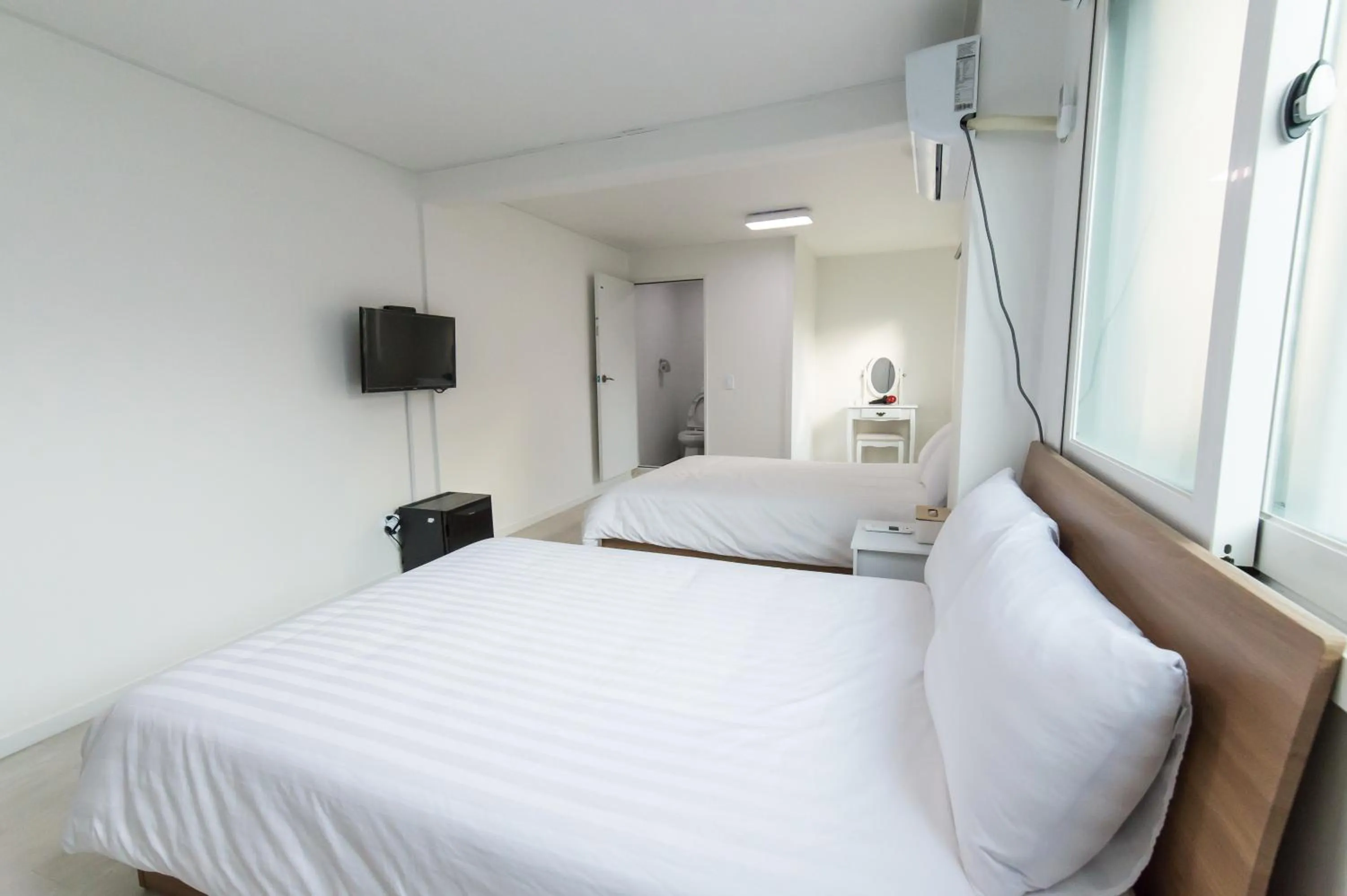 Bedroom, Bed in Kpop Haus