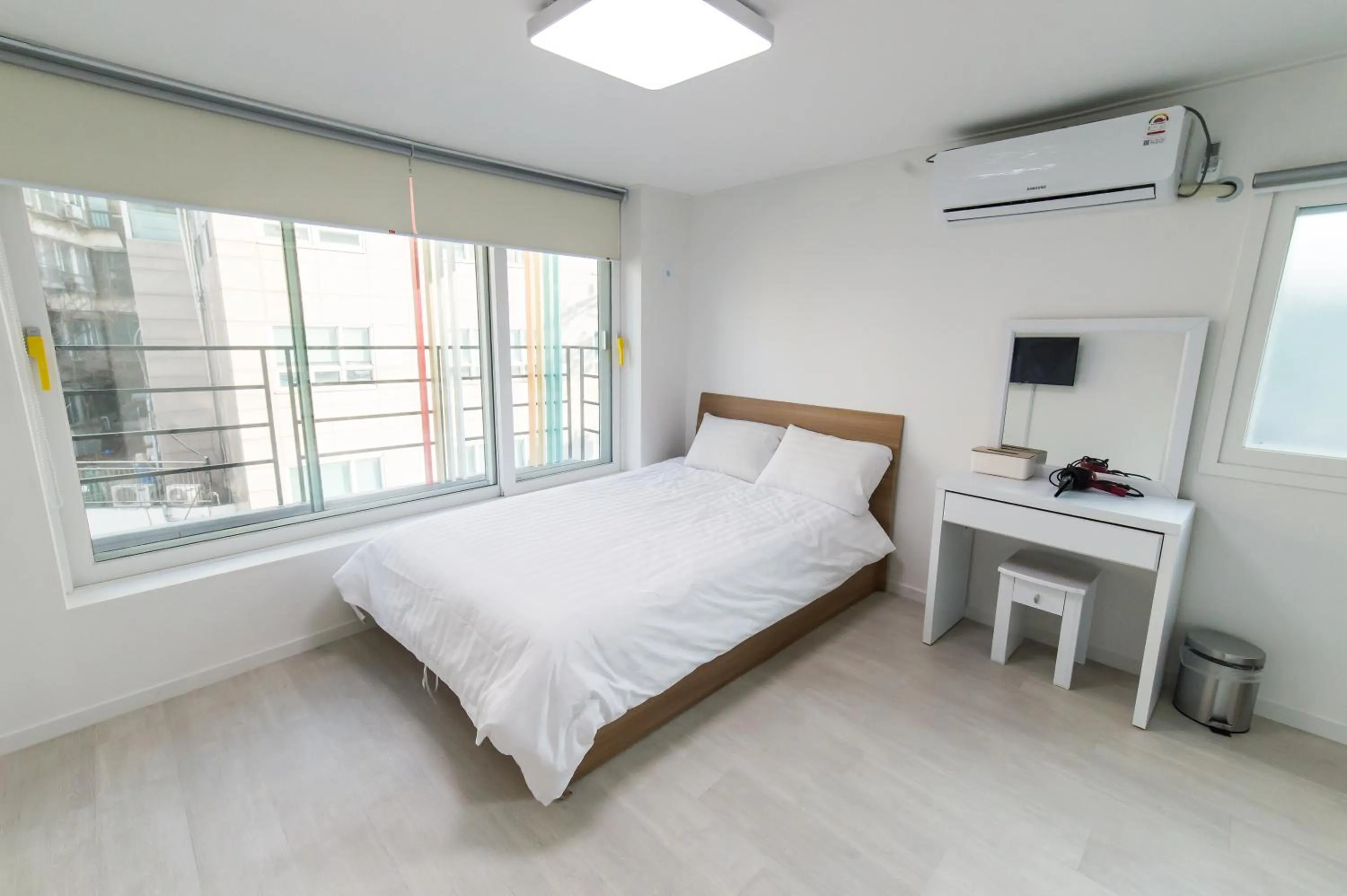 Bedroom, Bed in Kpop Haus