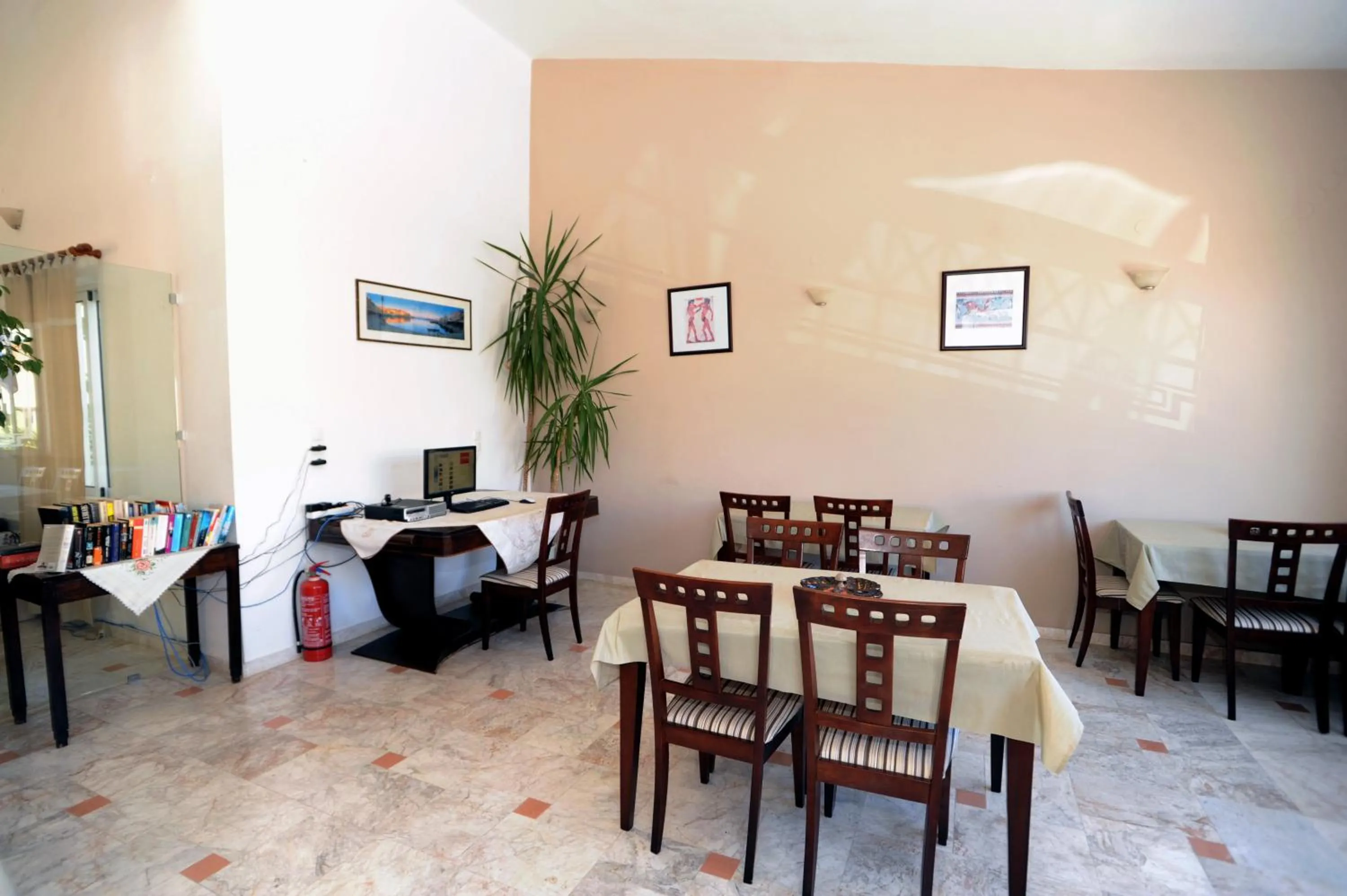 Restaurant/places to eat in Evilion hotel