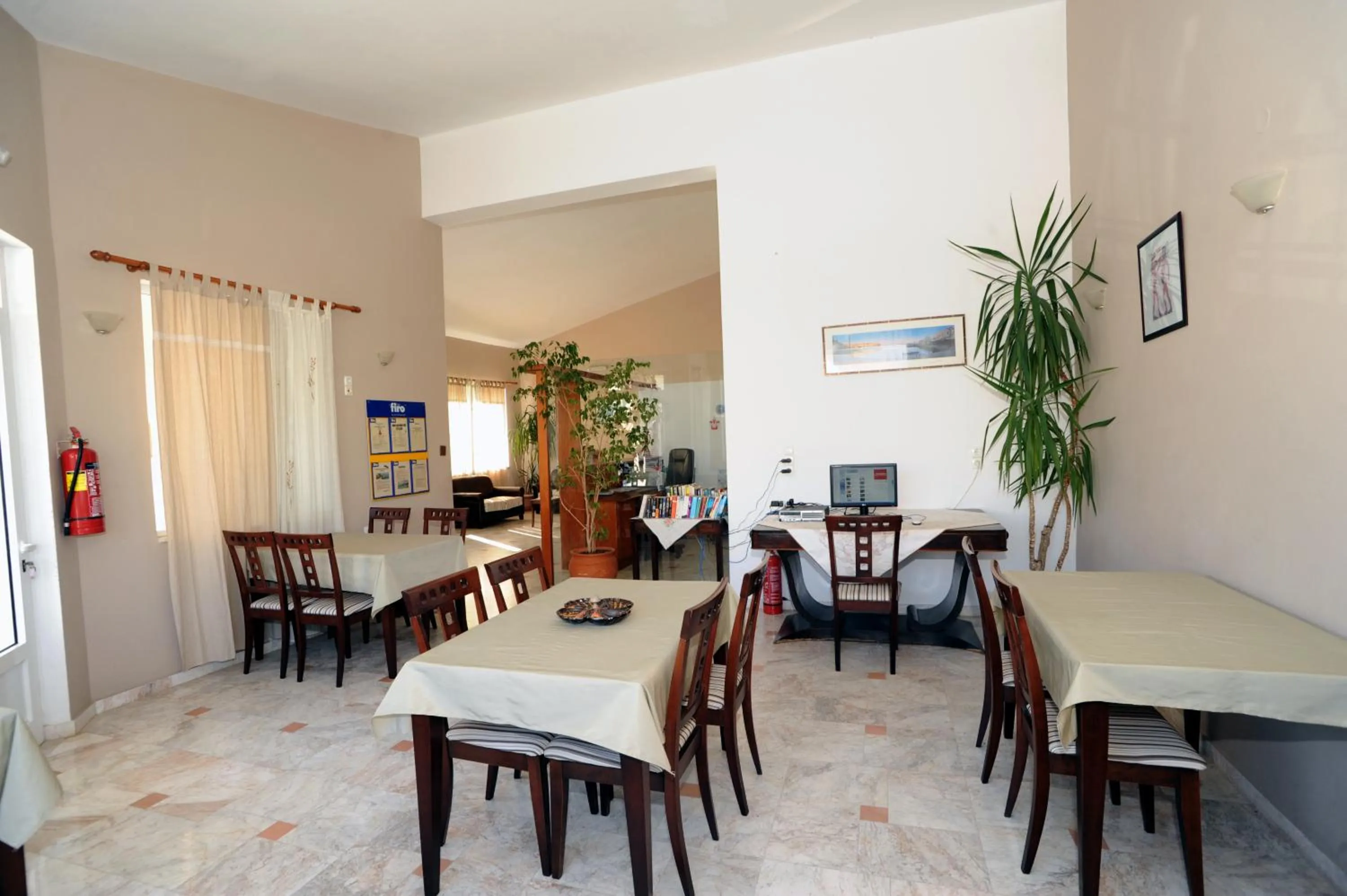 Restaurant/places to eat in Evilion hotel