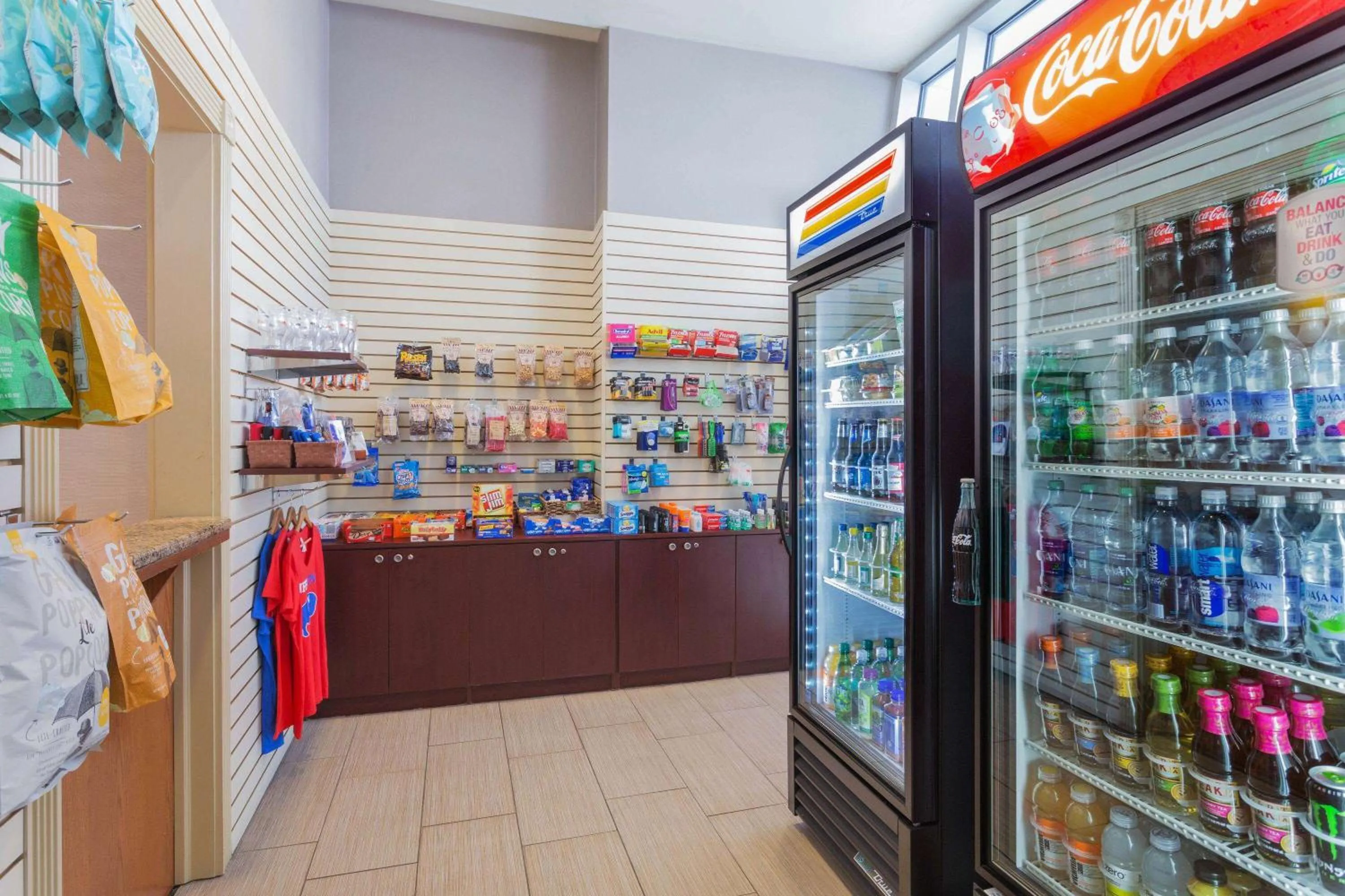 Food and drinks in Wyndham Garden Buffalo Downtown