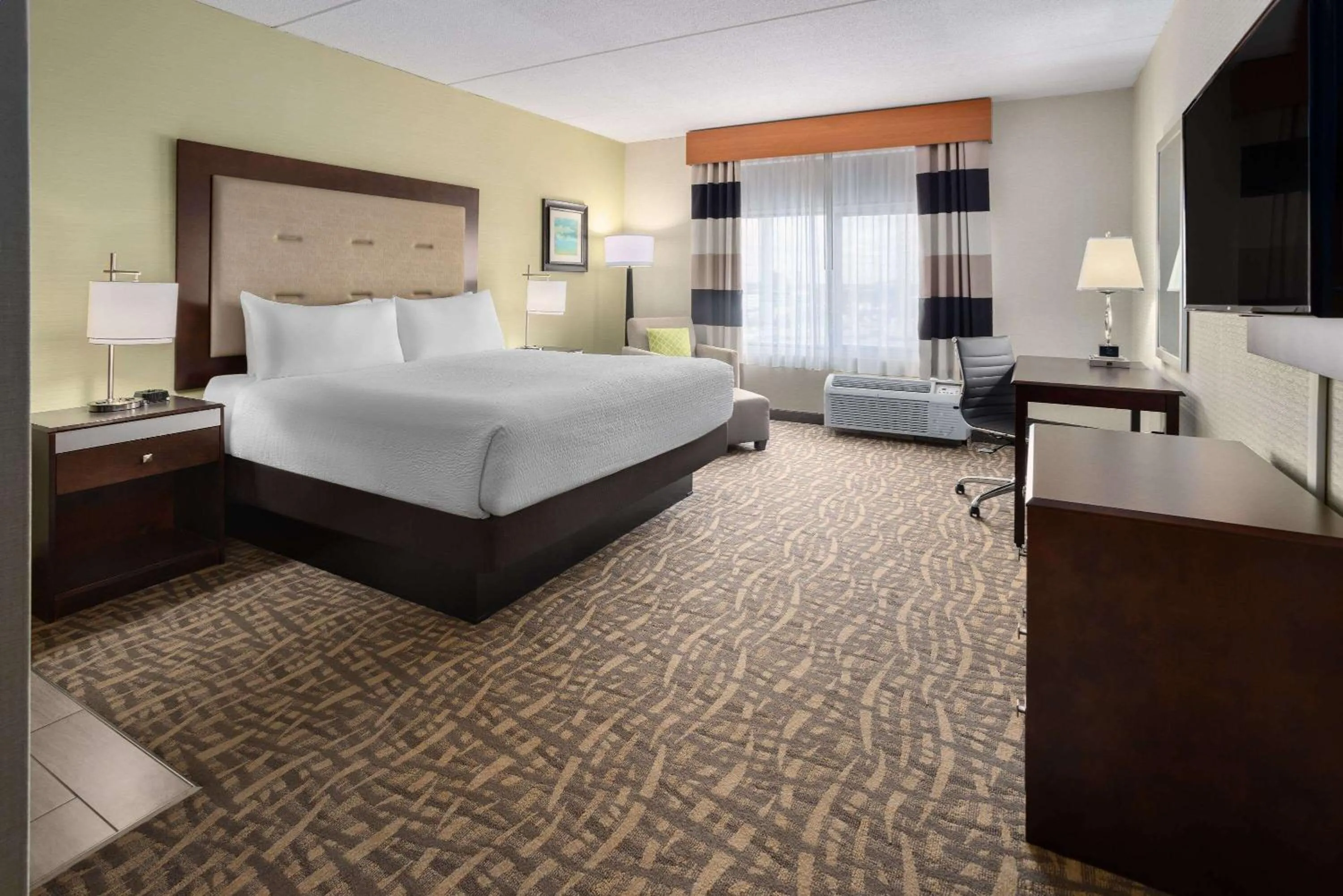 Photo of the whole room, Bed in Wyndham Garden Buffalo Downtown