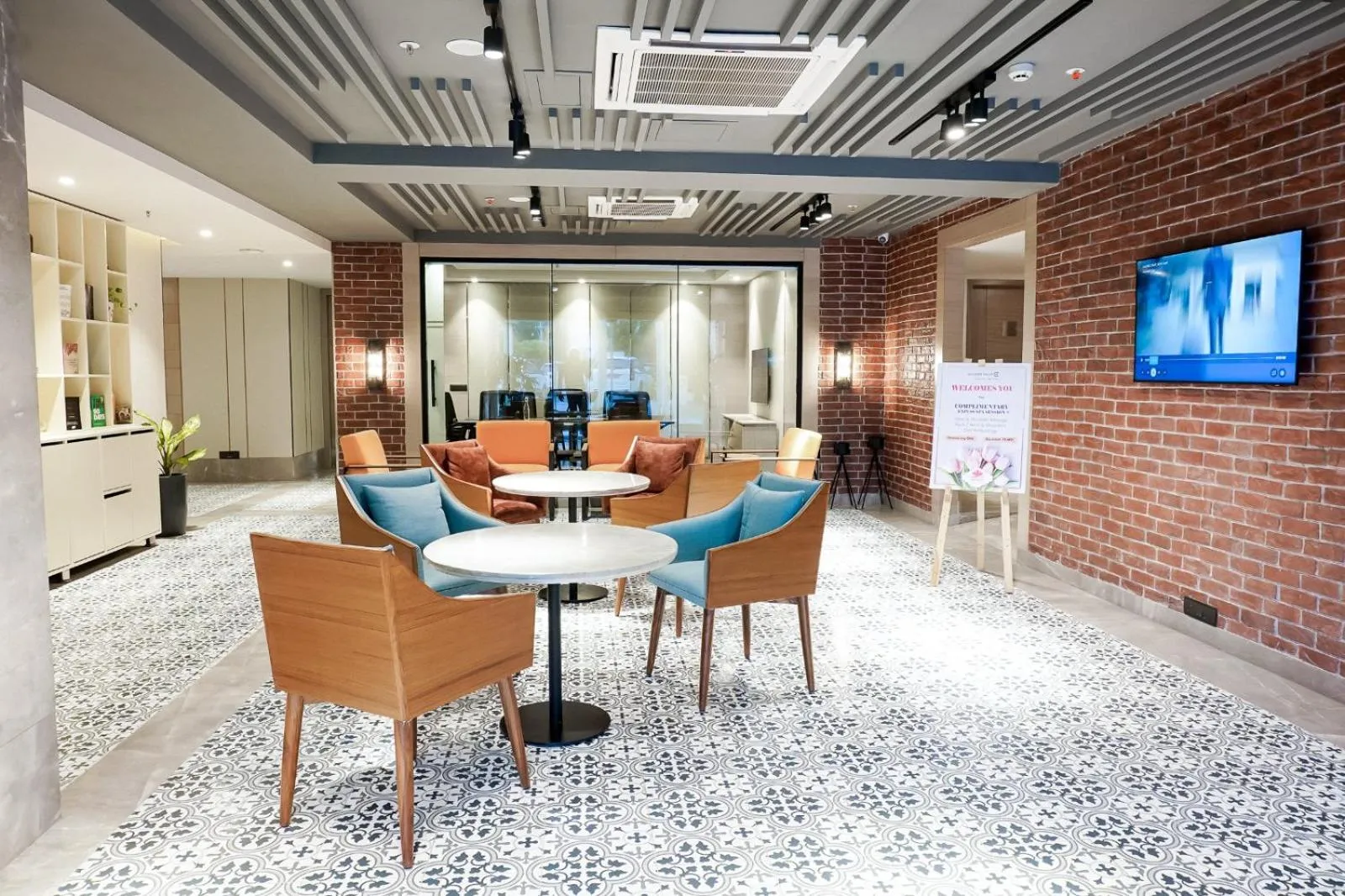 Lobby or reception in Golden Tulip Lucknow