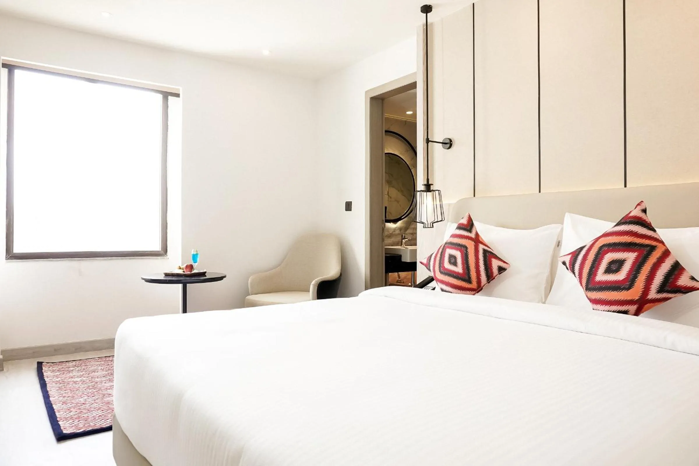 Bedroom, Bed in Golden Tulip Lucknow