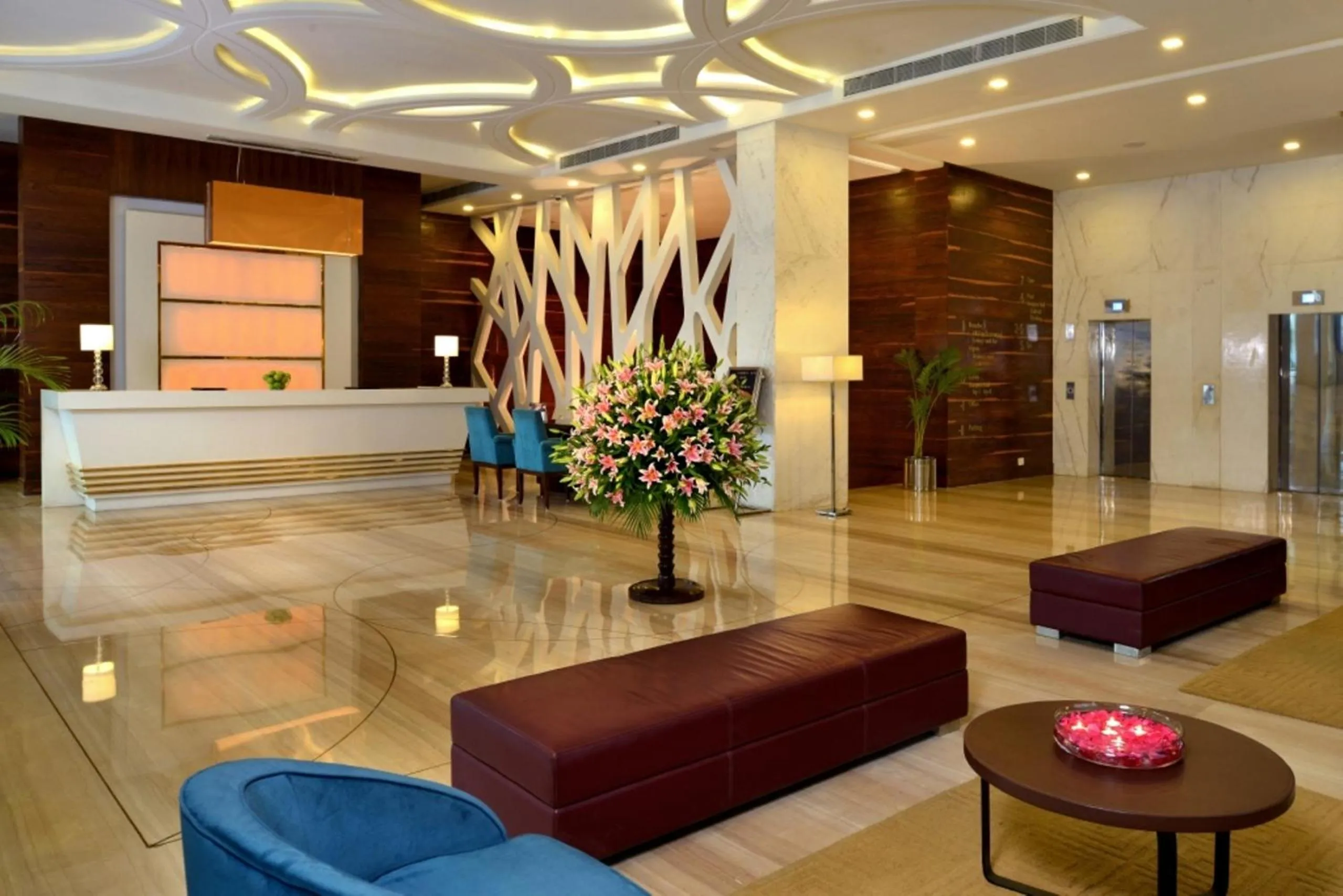 Lobby or reception in Golden Tulip Lucknow