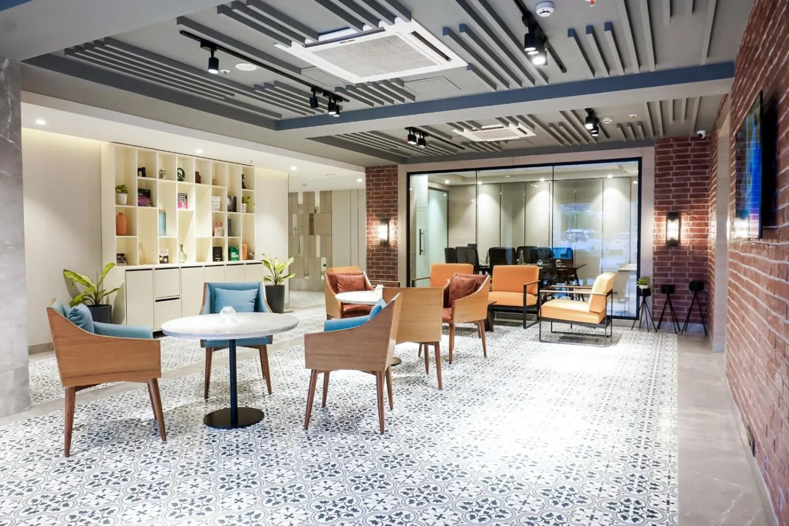 Lobby or reception in Golden Tulip Lucknow