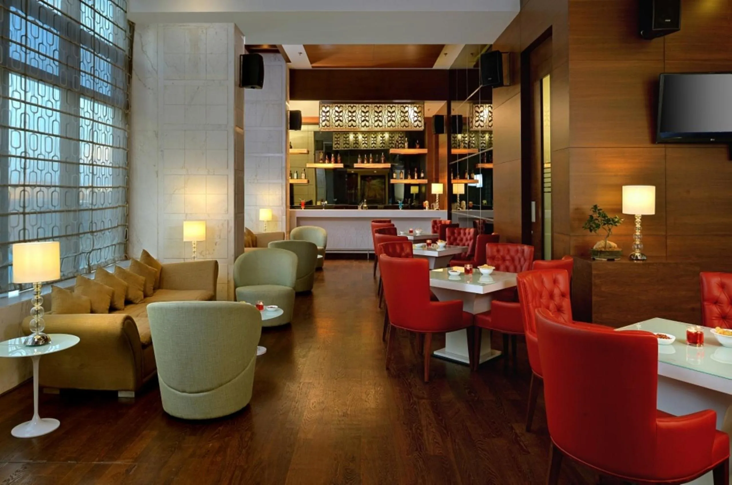 Lounge or bar in Golden Tulip Lucknow