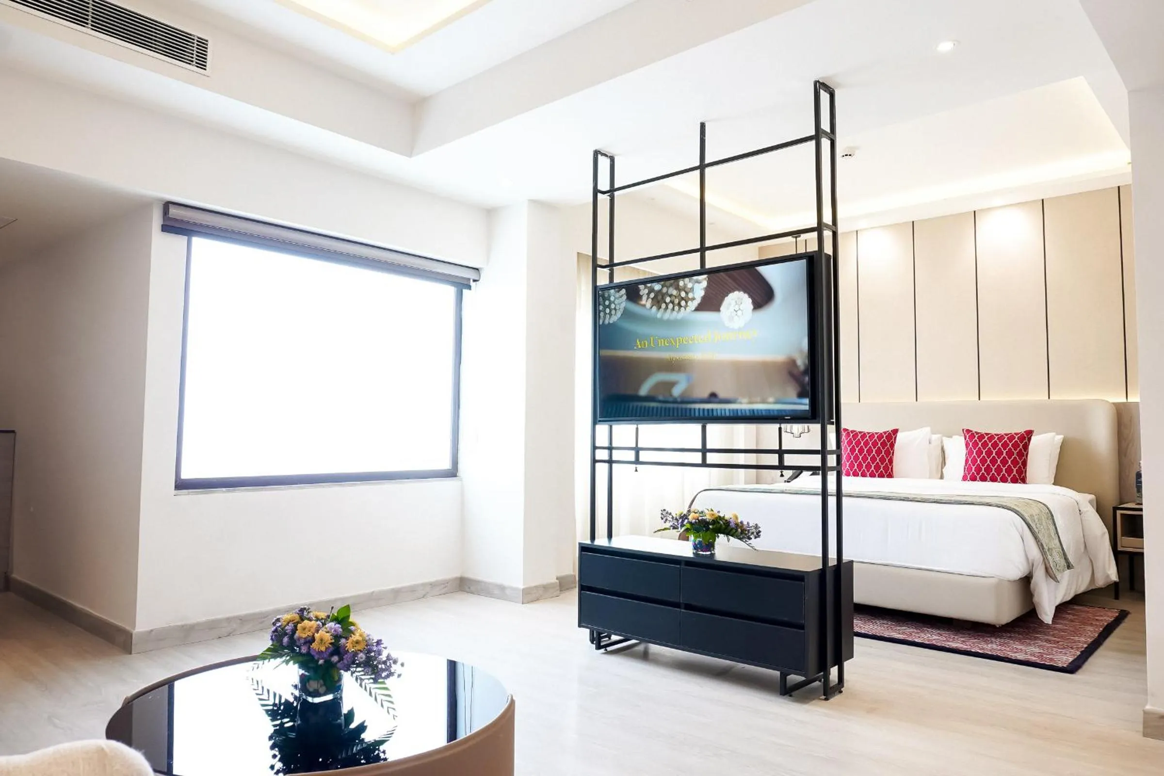 TV and multimedia, Bed in Golden Tulip Lucknow