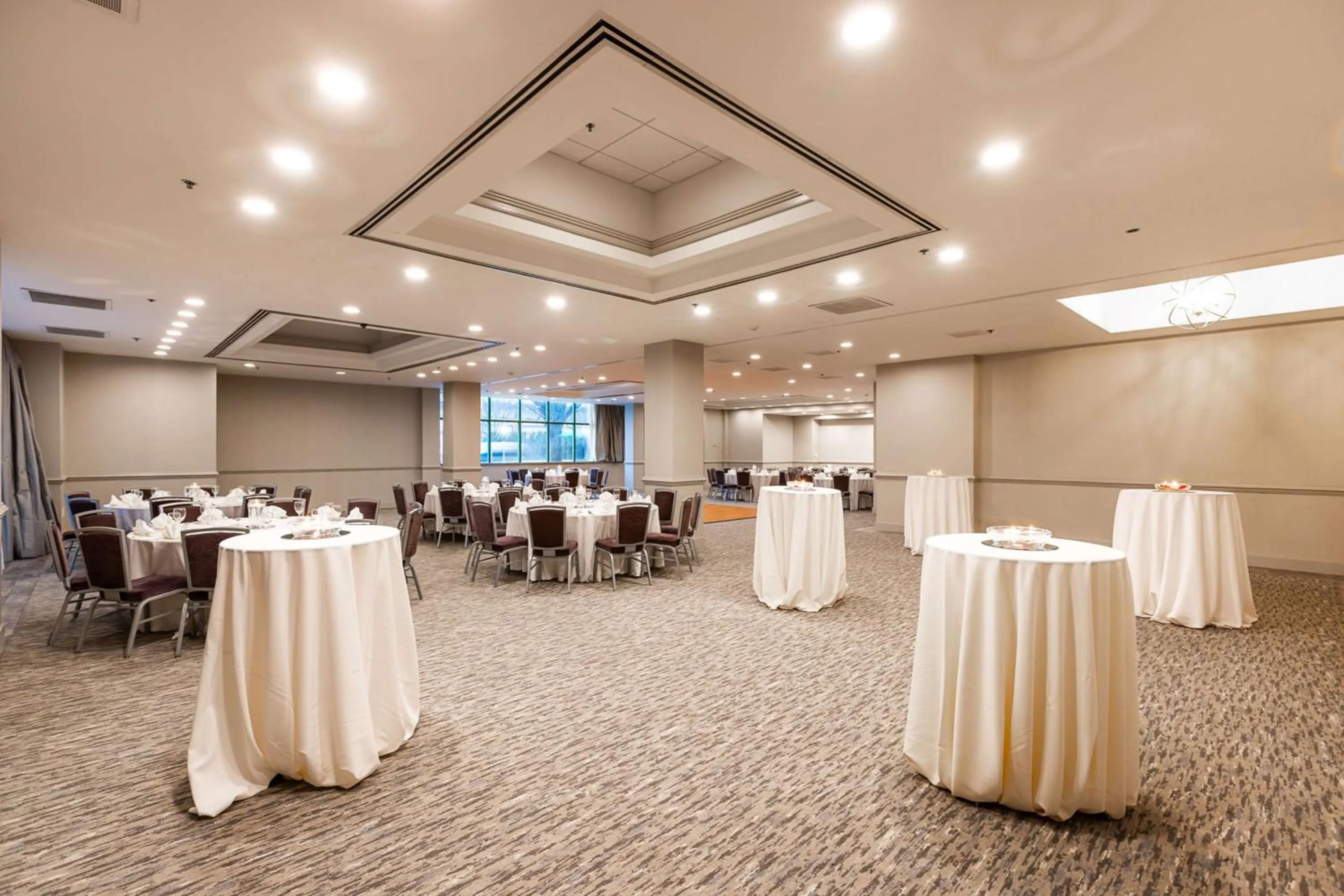 Meeting/conference room in Inn at the Colonnade Baltimore - A DoubleTree by Hilton Hotel