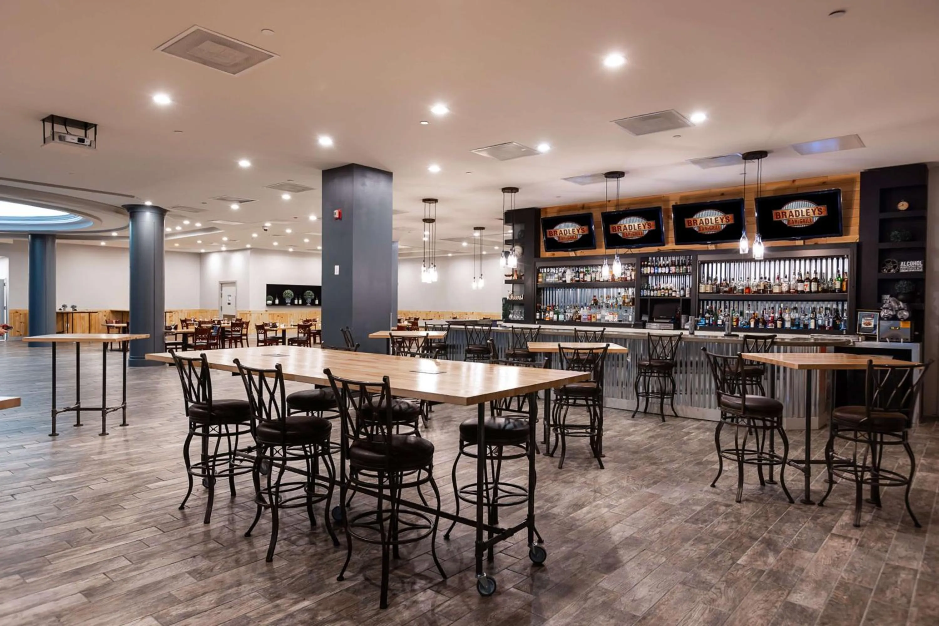 Lounge or bar in Inn at the Colonnade Baltimore - A DoubleTree by Hilton Hotel