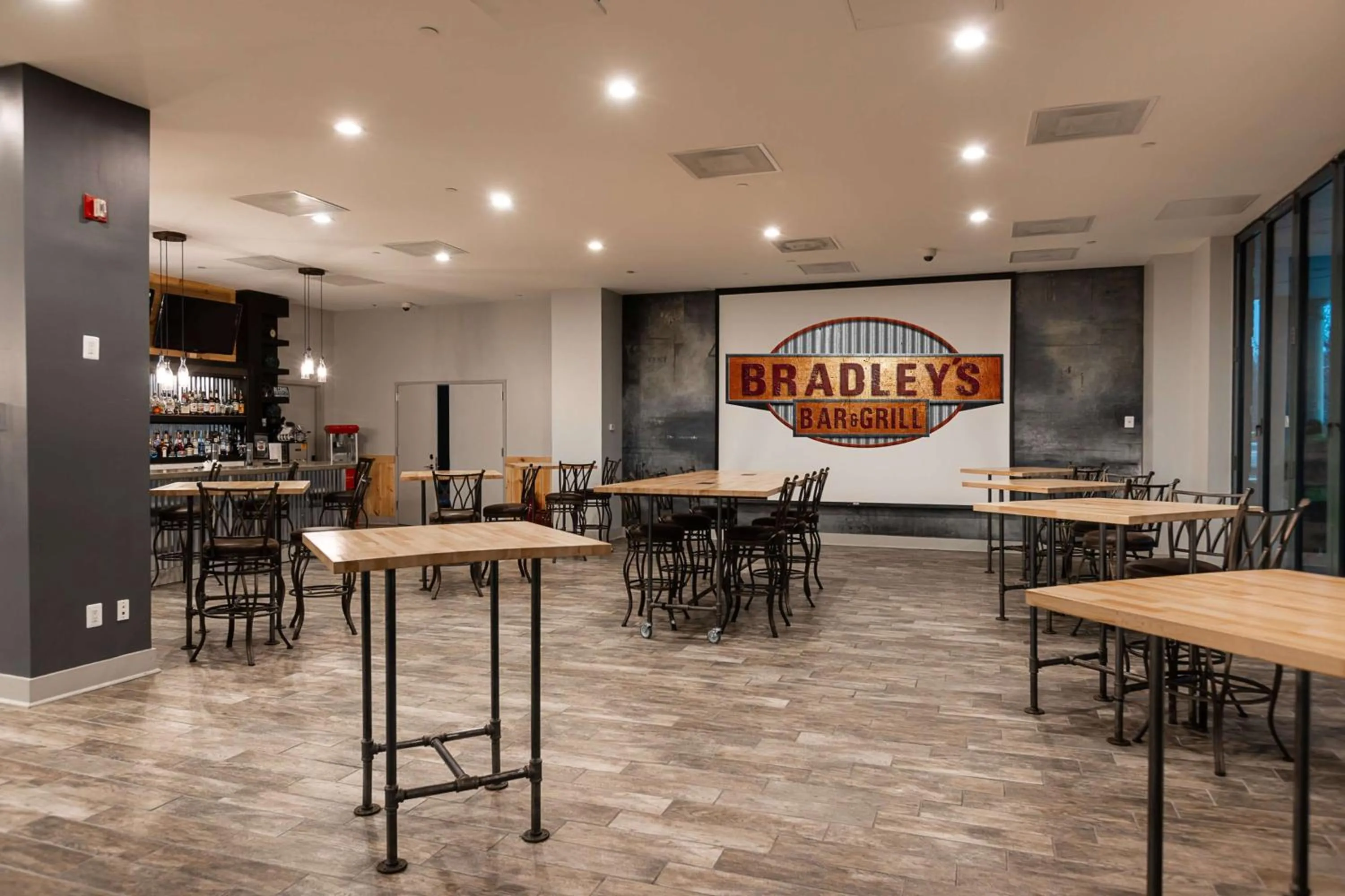 Lounge or bar in Inn at the Colonnade Baltimore - A DoubleTree by Hilton Hotel