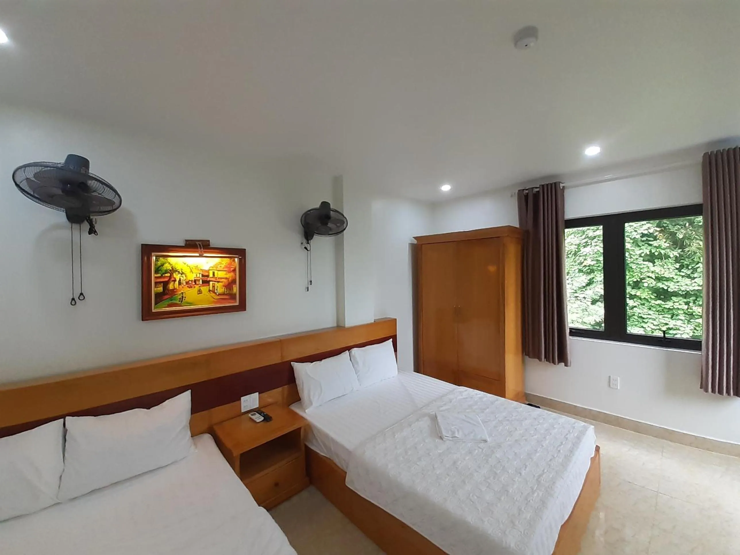 Bed in CatBa Sky View Hotel