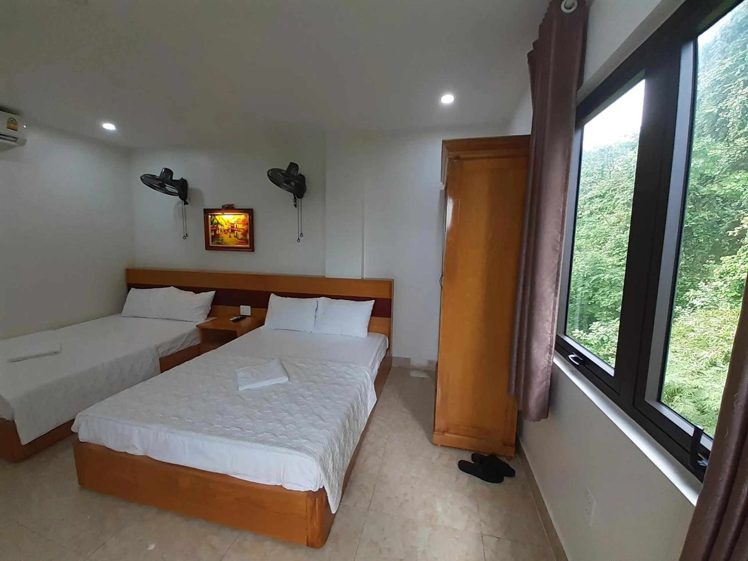 Bed in CatBa Sky View Hotel