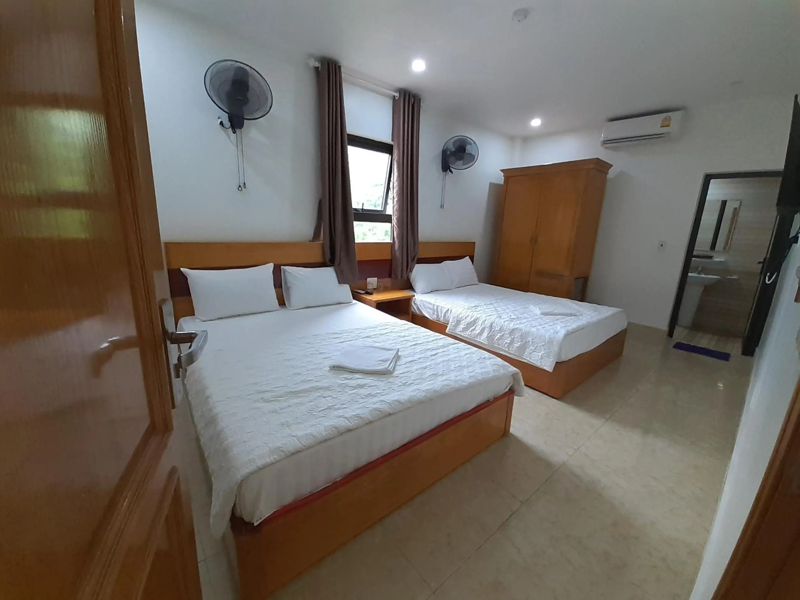 Bed in CatBa Sky View Hotel