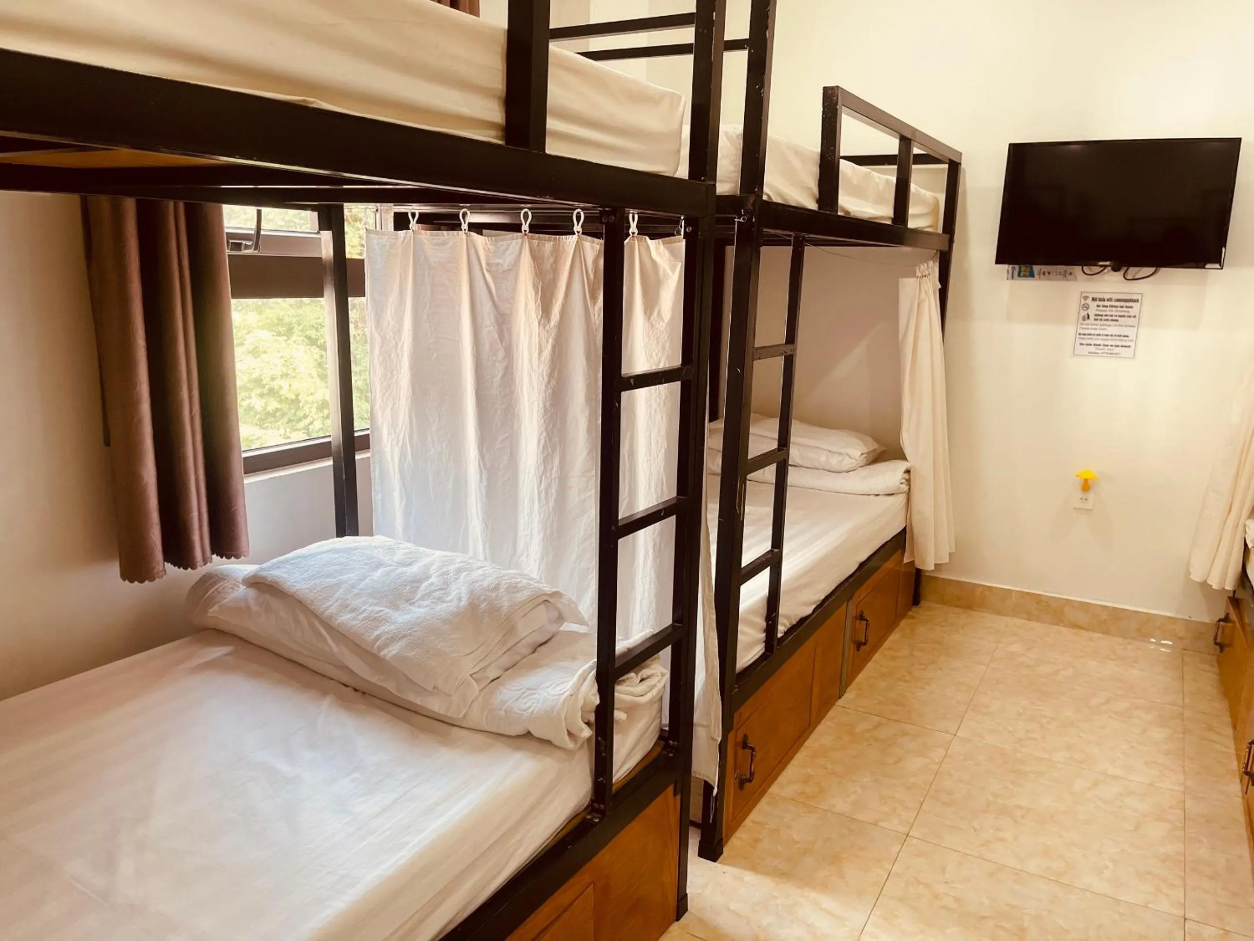 Bed in CatBa Sky View Hotel