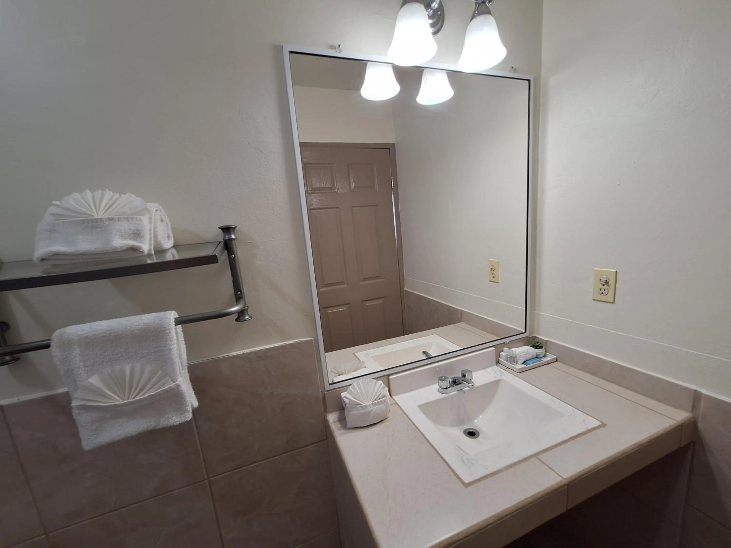 #33 Bungalow Seaside Hotel & Victors RV Park