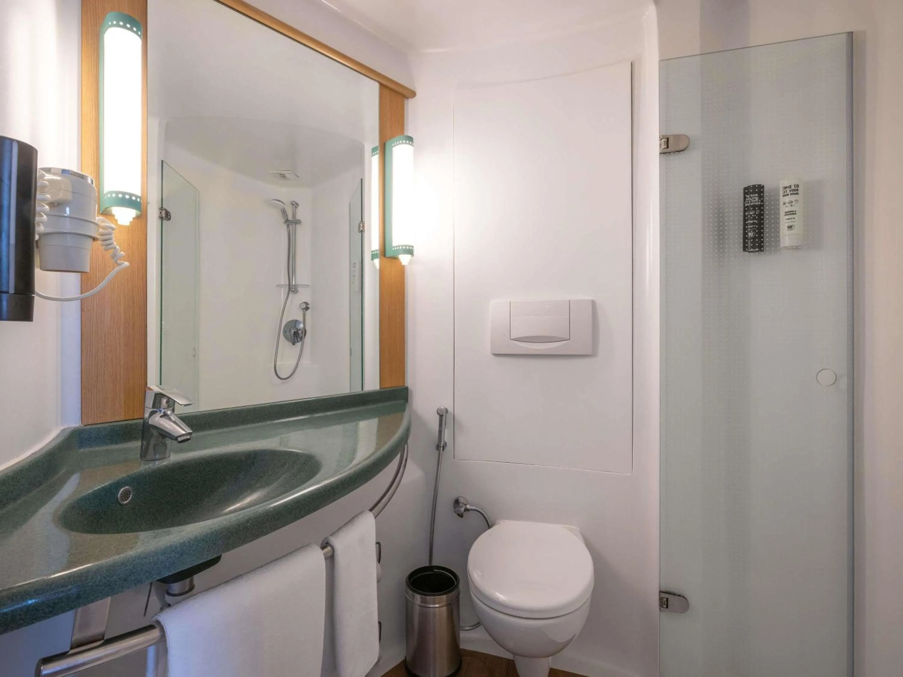 Bedroom in ibis Navi Mumbai - An Accor Brand