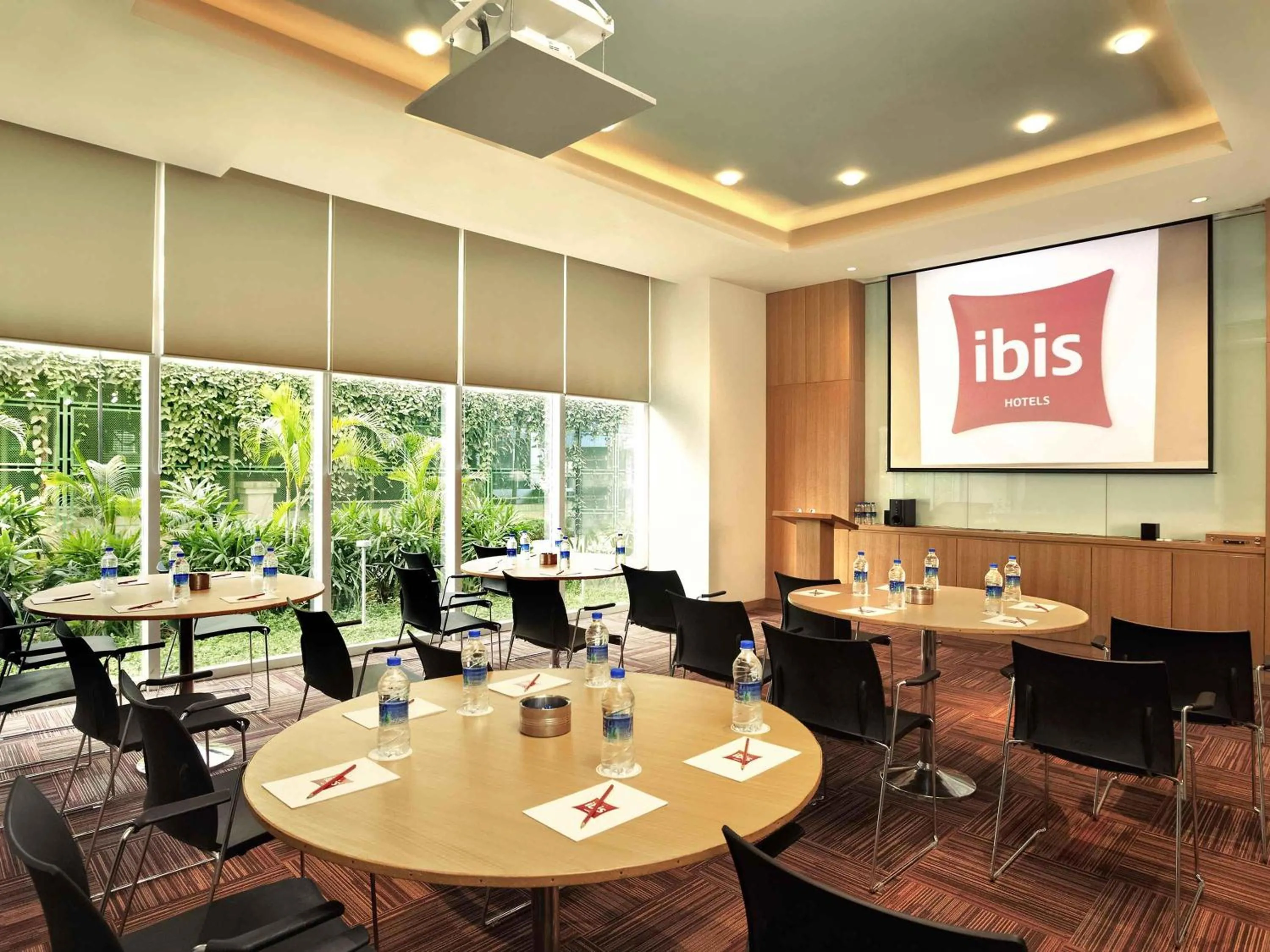 Meeting/conference room in ibis Navi Mumbai - An Accor Brand