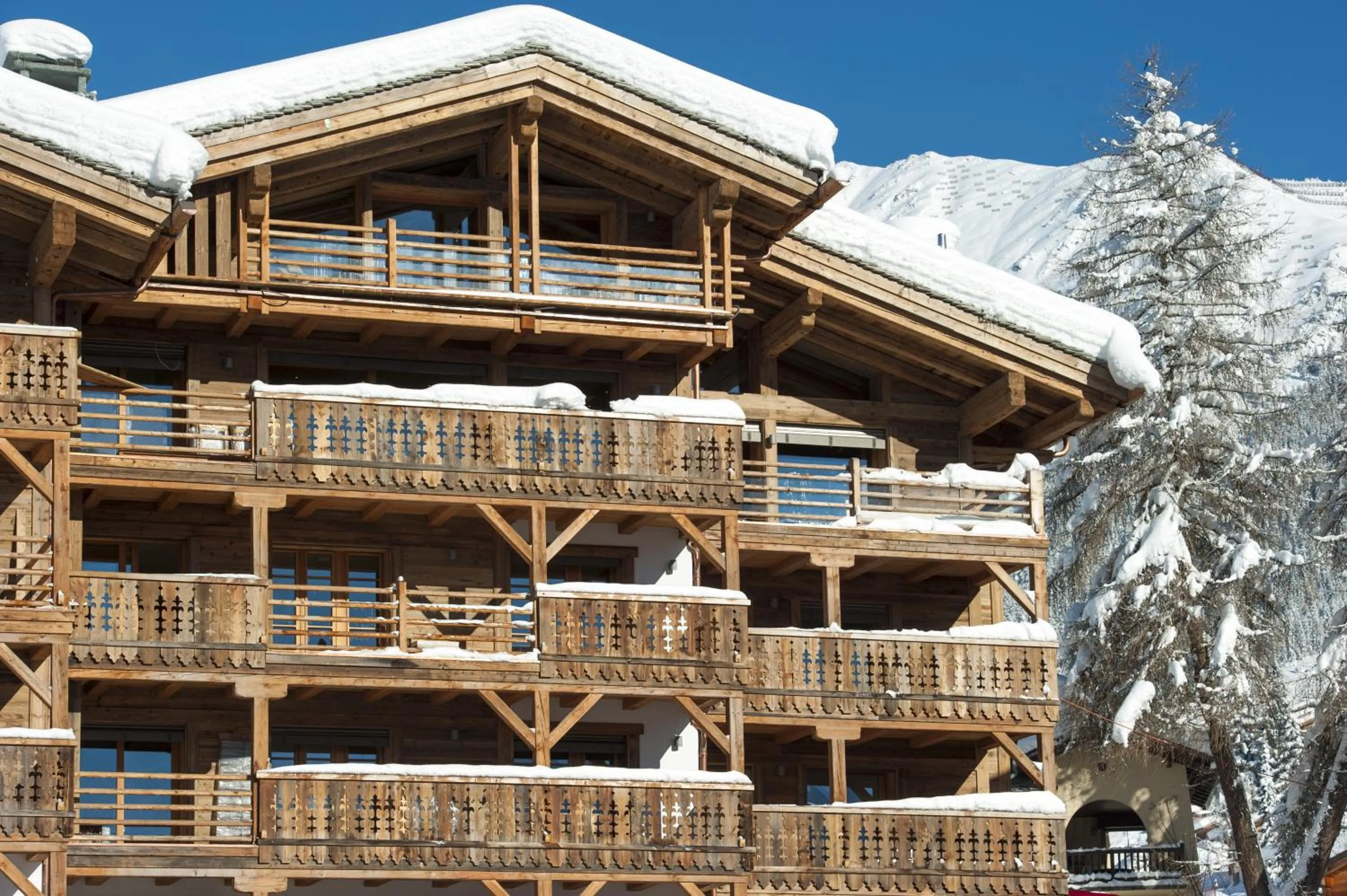 Facade/entrance in La Cordée des Alpes SUP