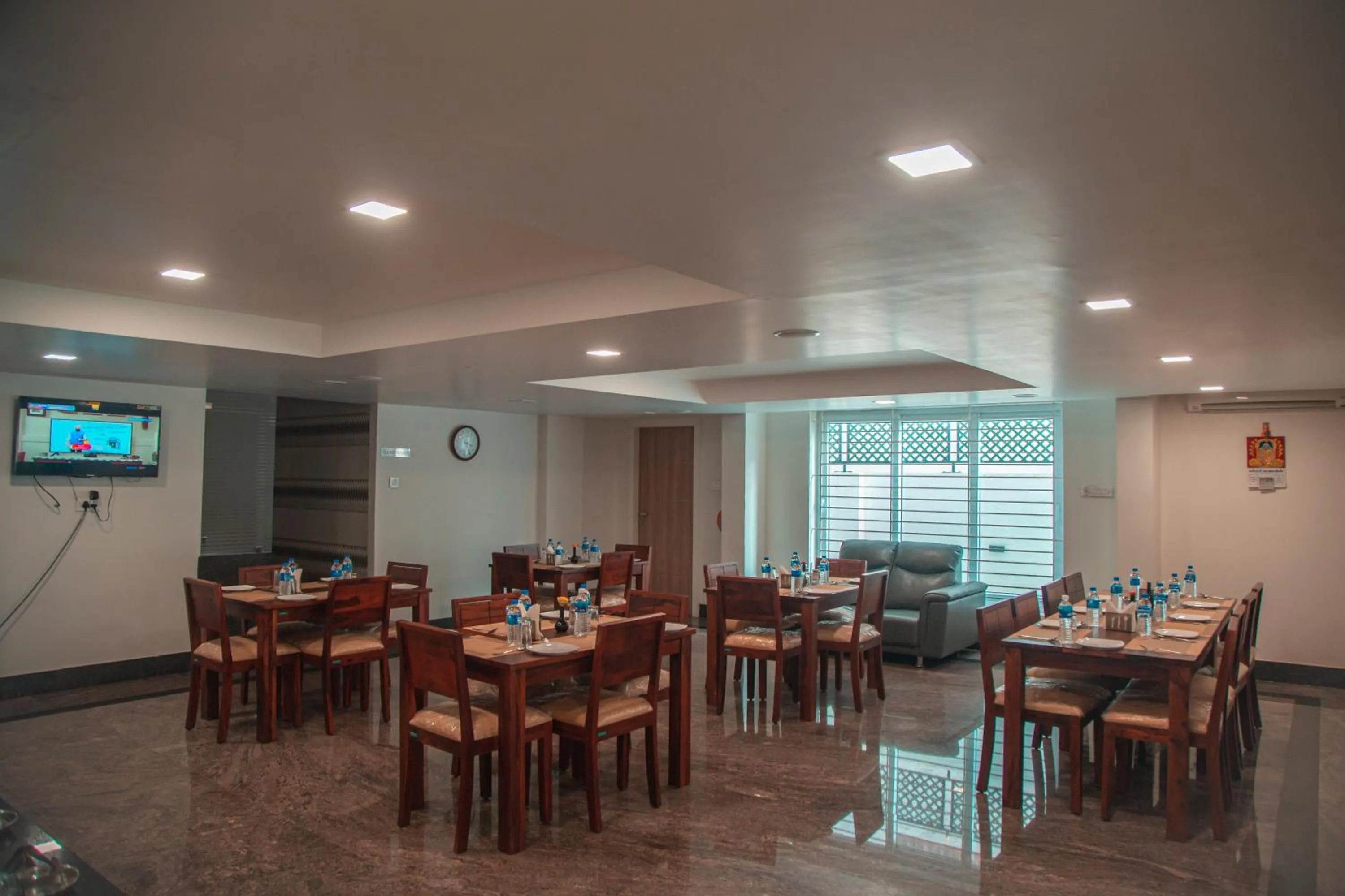 Restaurant/places to eat in Park Avenue Suites