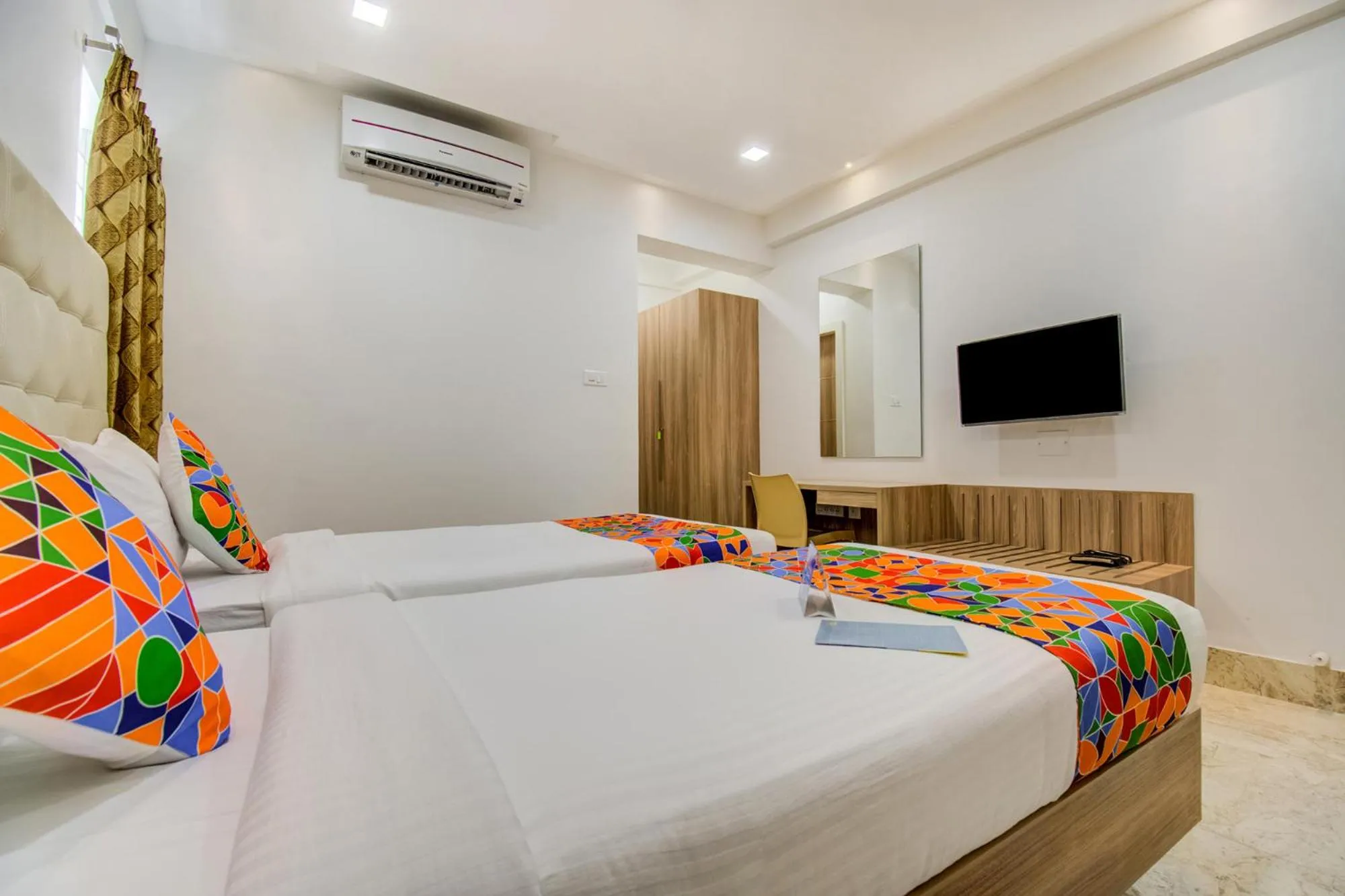 Bedroom, Bed in Park Avenue Suites