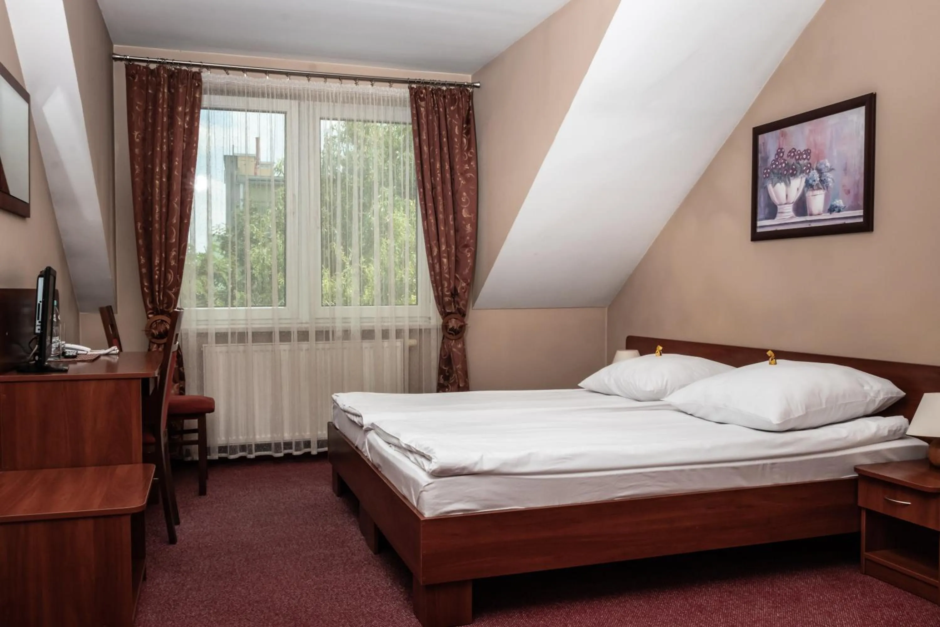 Photo of the whole room, Bed in Prima