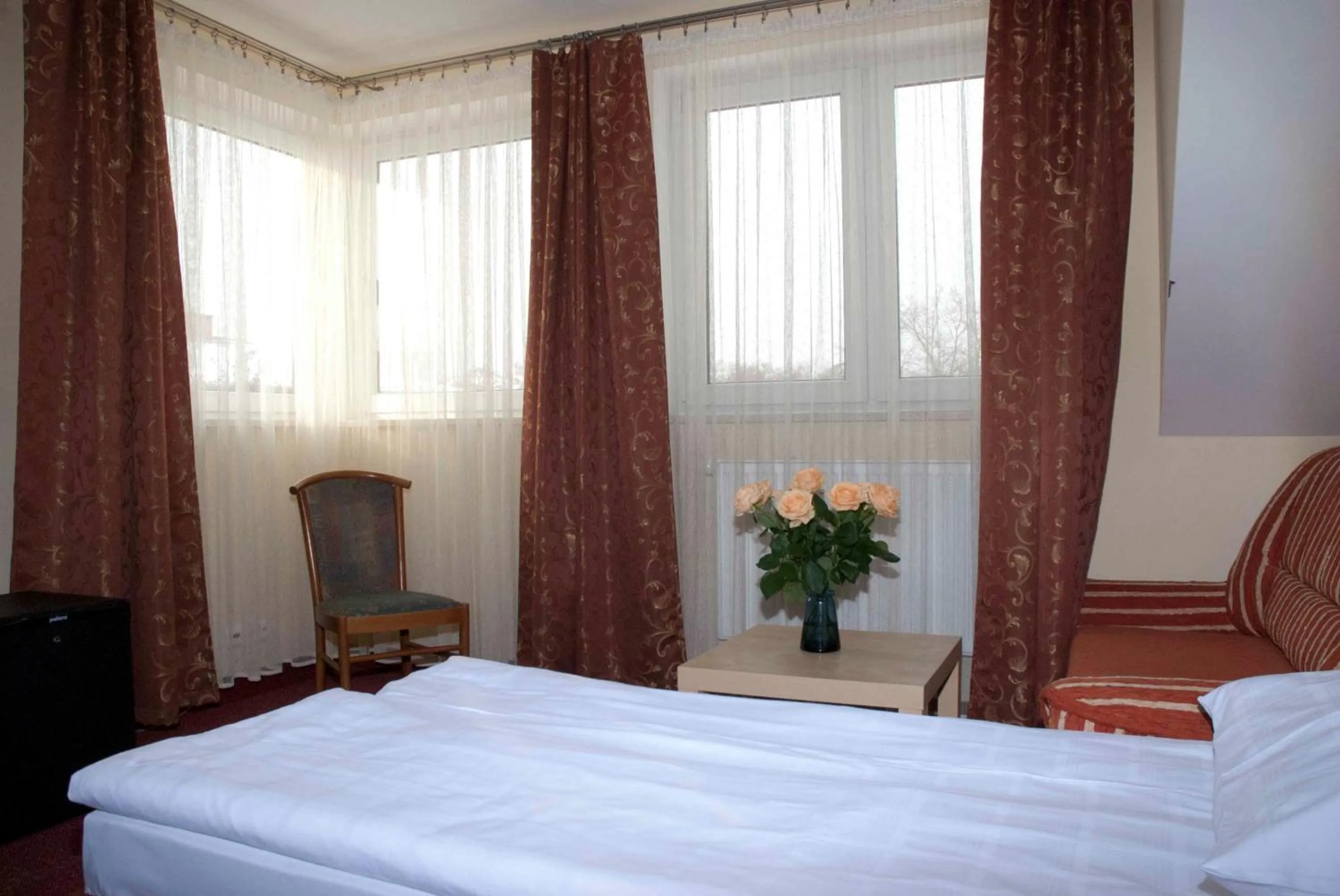 Photo of the whole room, Bed in Prima