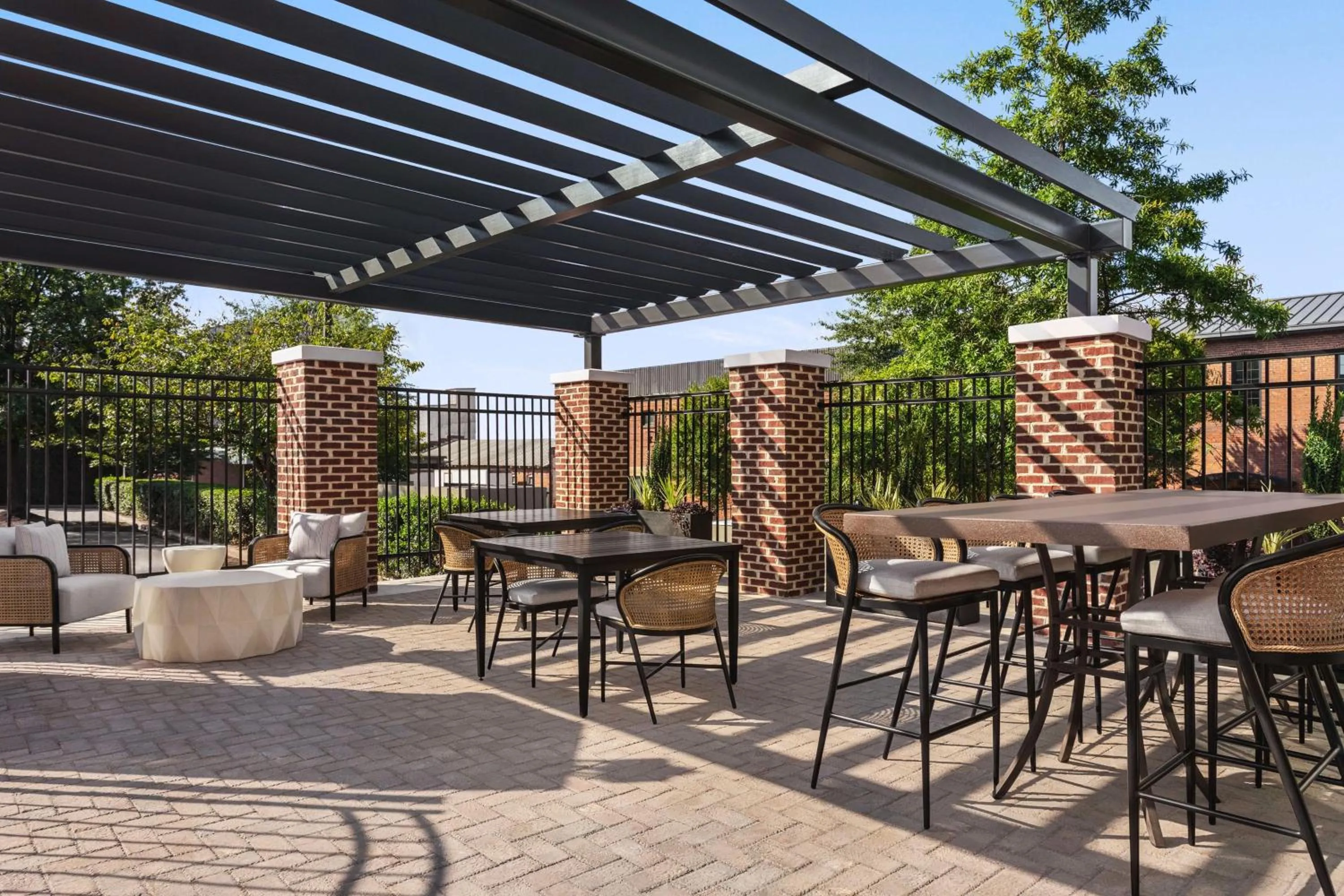 Patio in Hampton Inn Columbia-Downtown Historic District