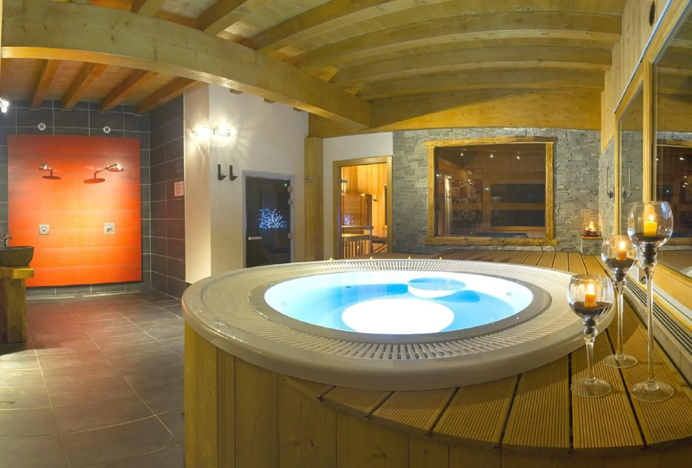 Hot Tub in Résidence La Cour