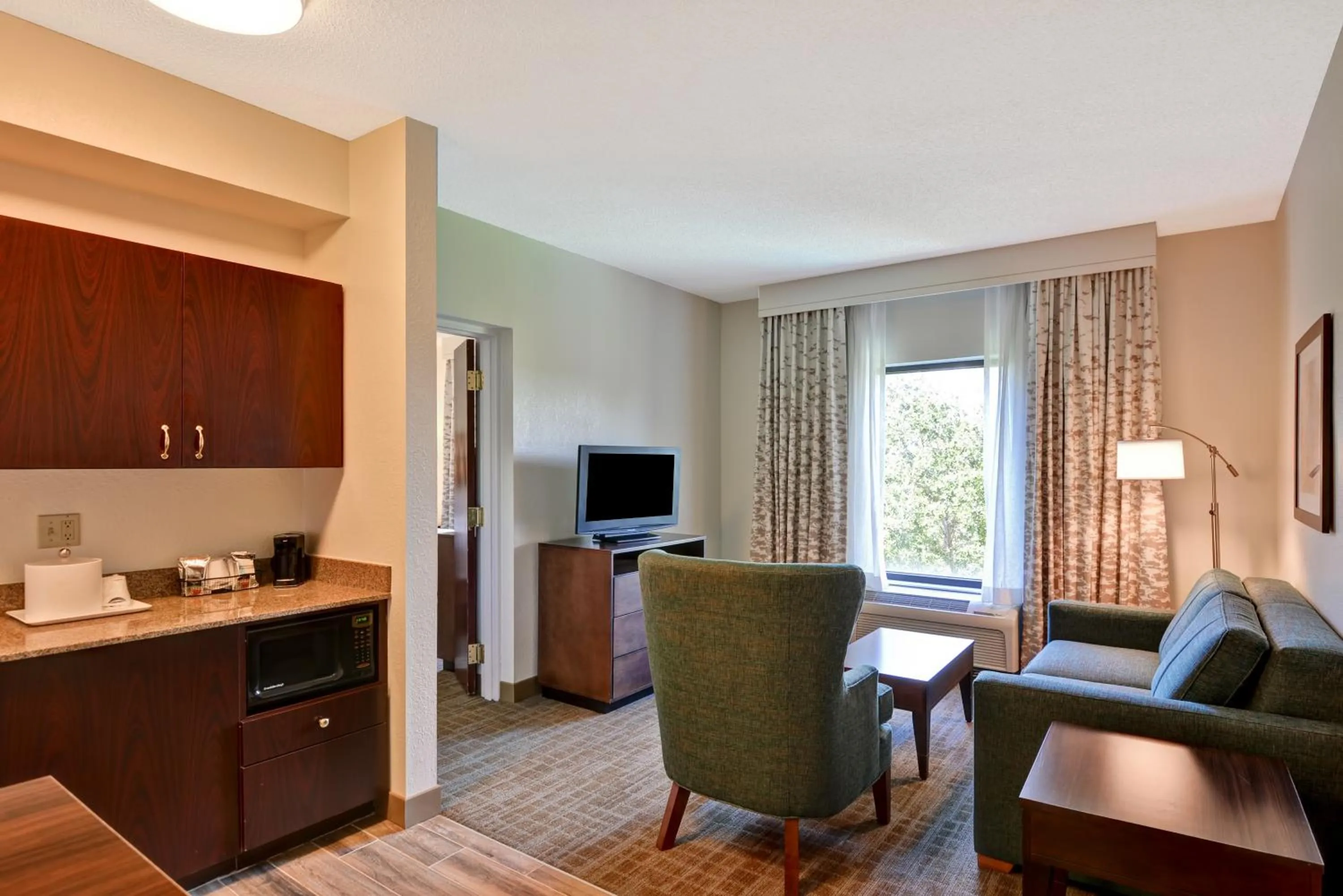 Living room in Hampton Inn & Suites Boynton Beach