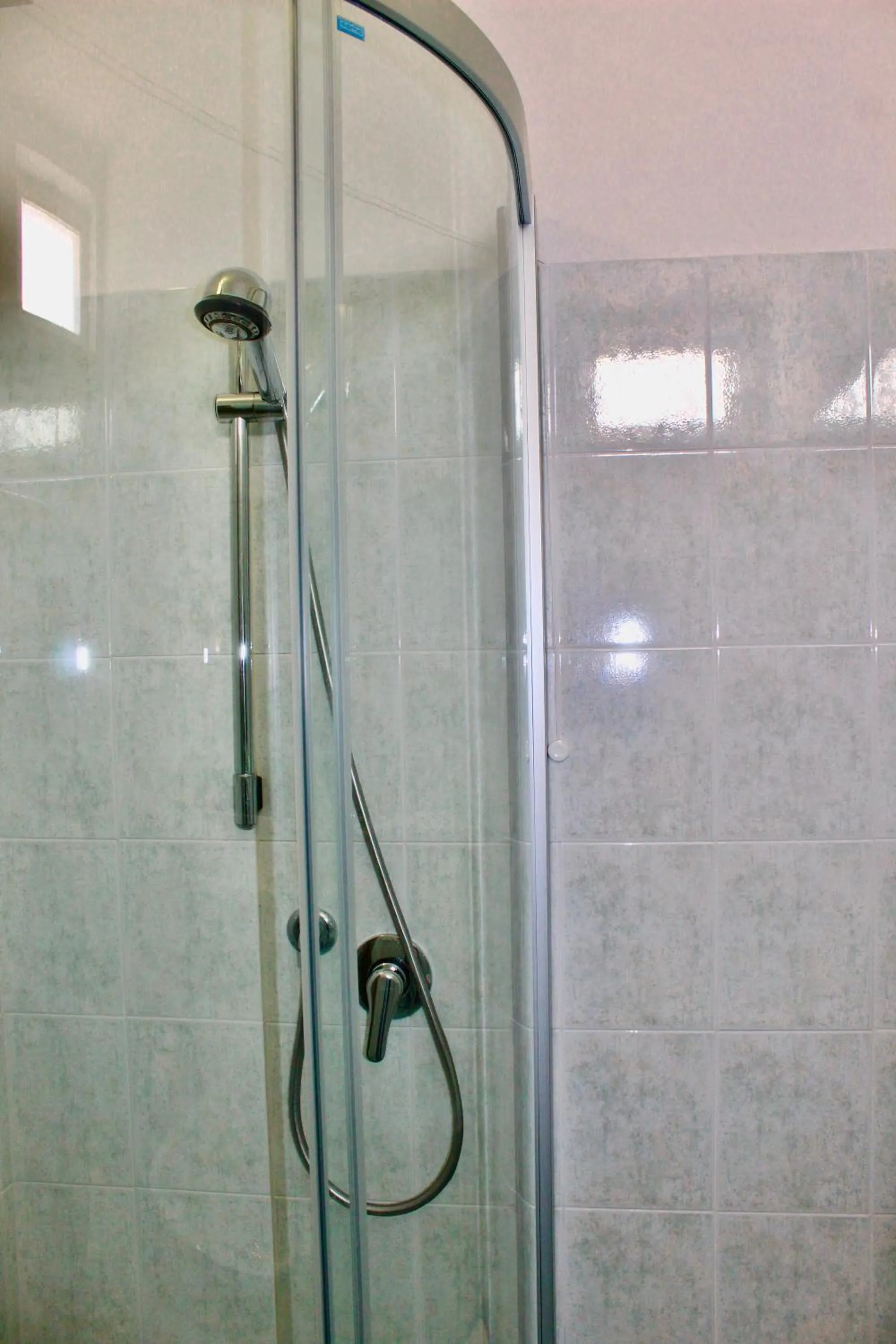 Shower in Hotel Cristina