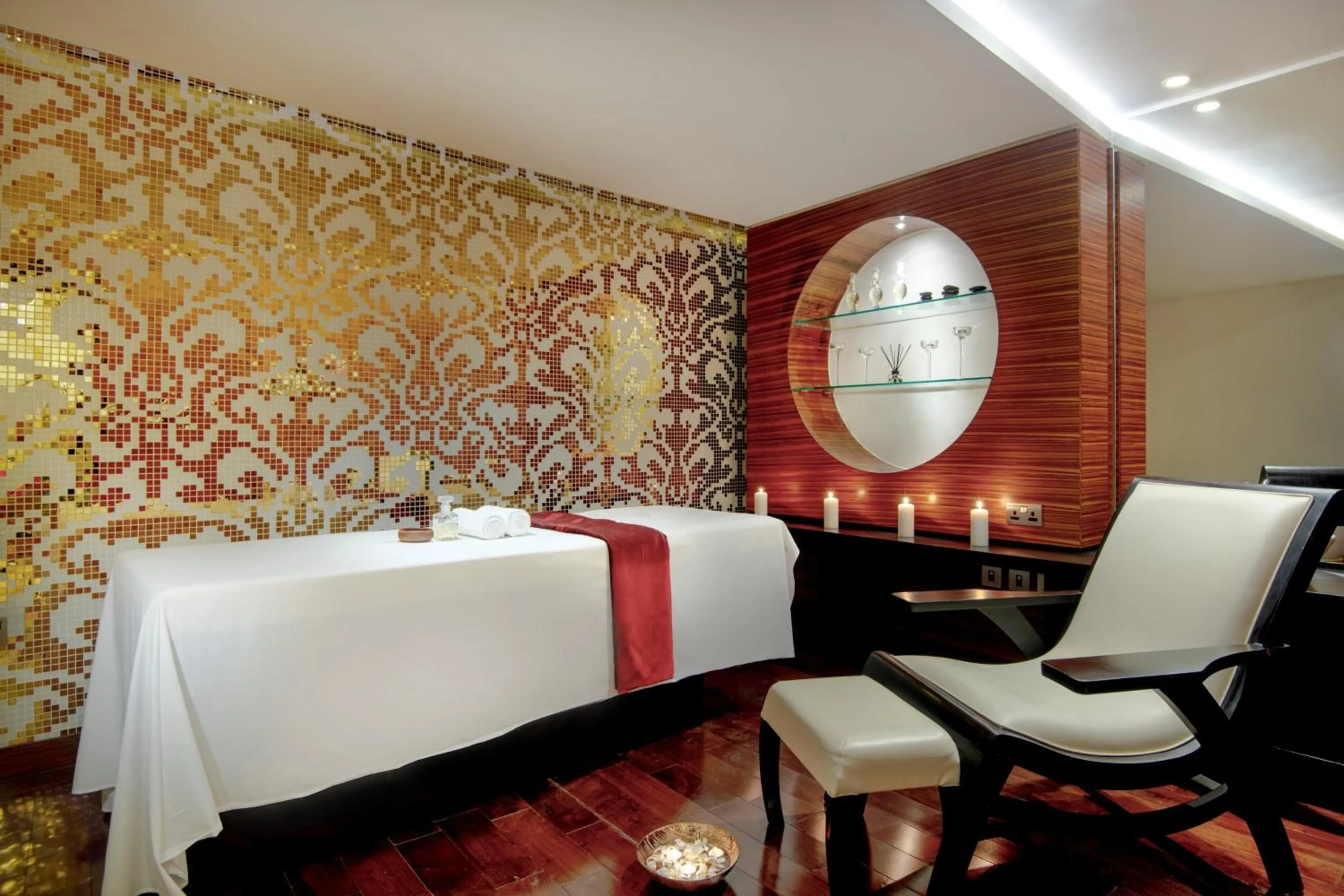 Spa and wellness centre/facilities, Bed in Crowne Plaza Doha - The Business Park by IHG