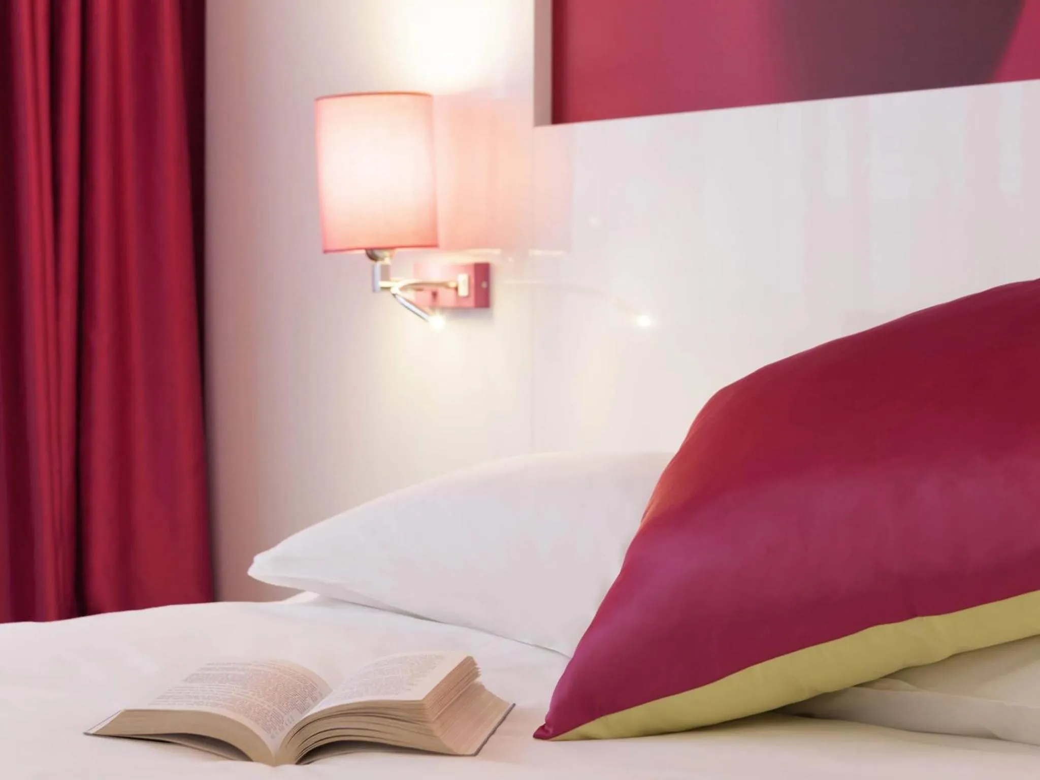 Bedroom, Bed in ibis Styles Bordeaux Saint Médard