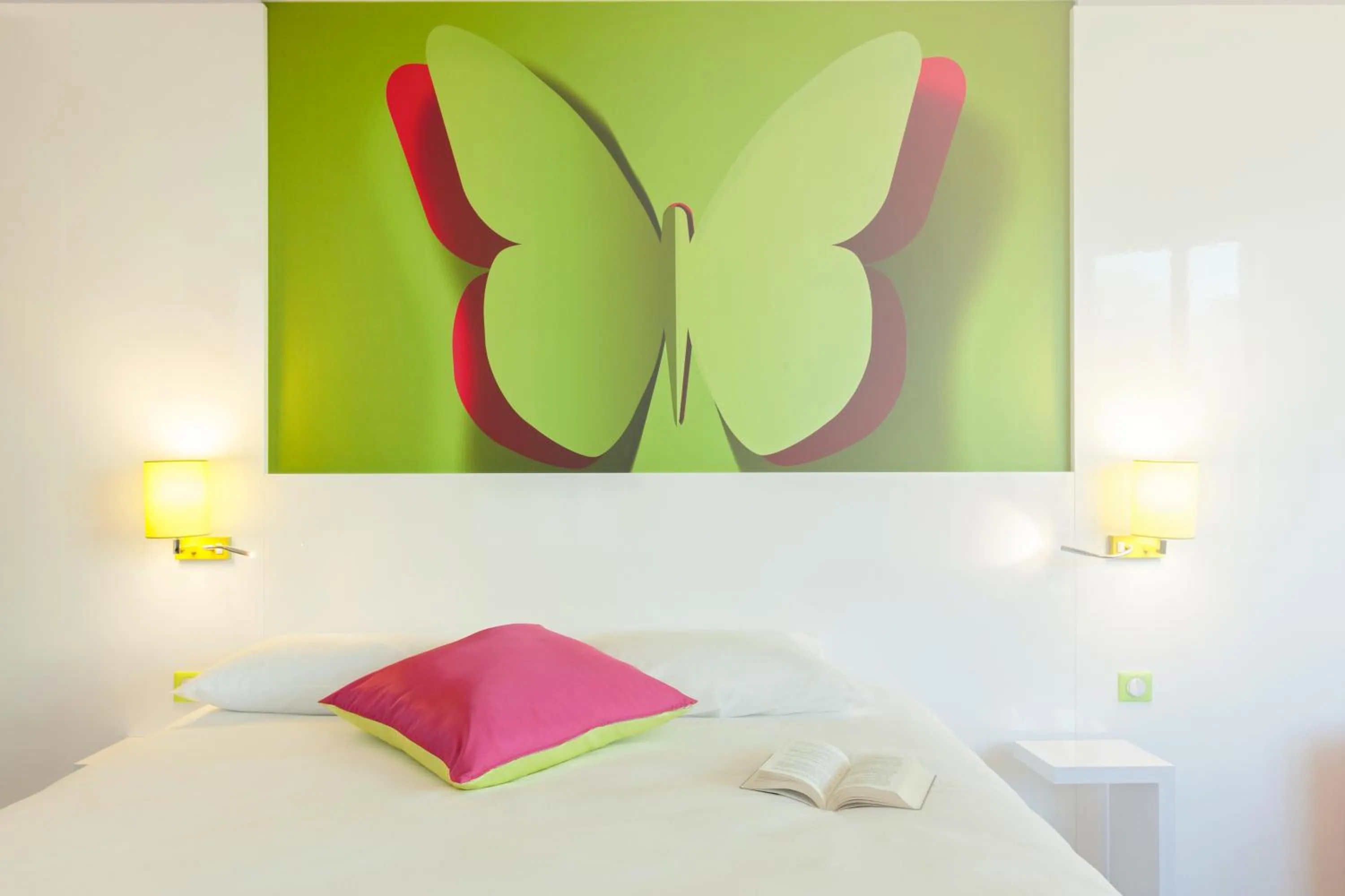 Bedroom, Bed in ibis Styles Bordeaux Saint Médard