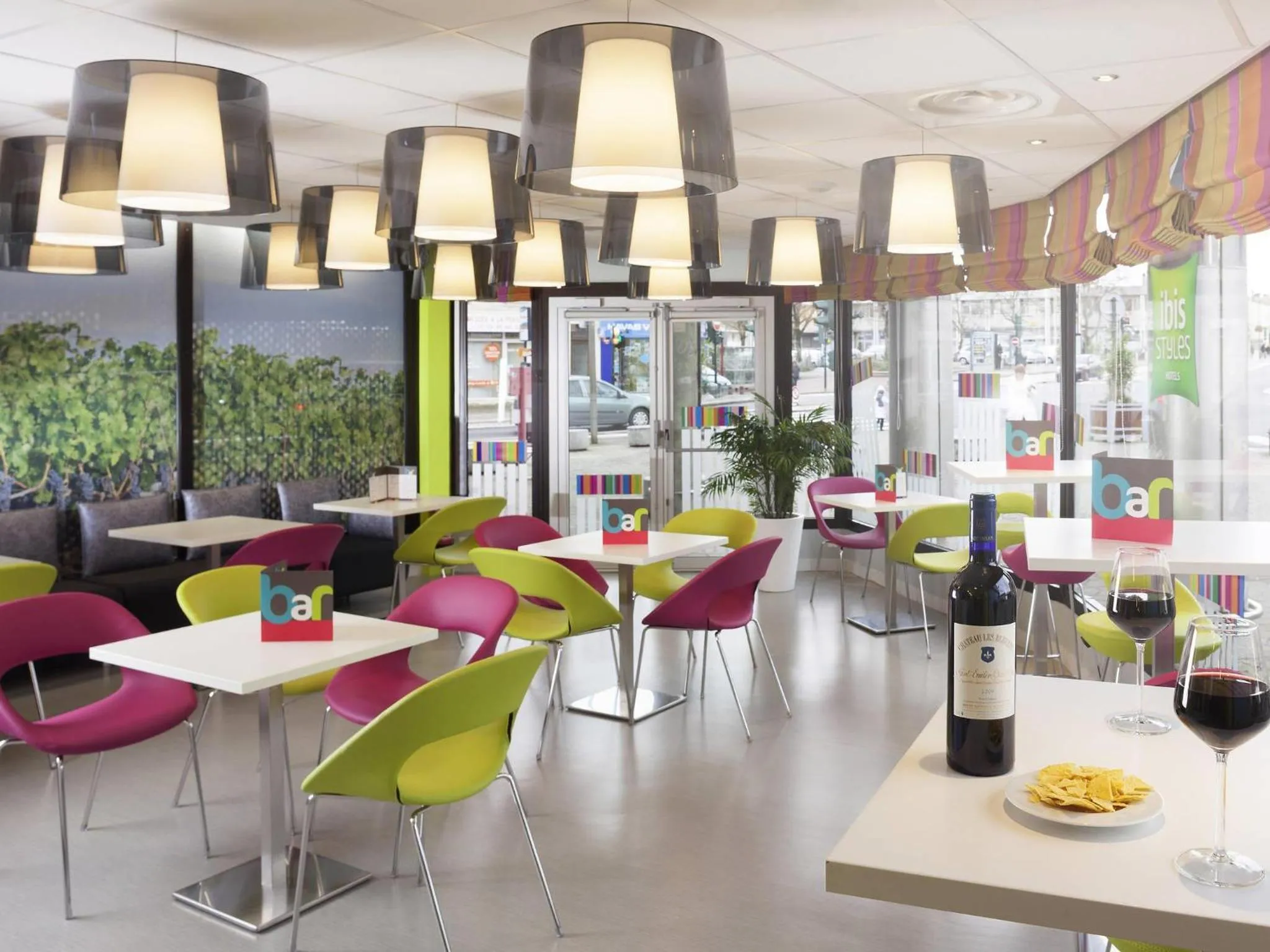 Lounge or bar in ibis Styles Bordeaux Saint Médard