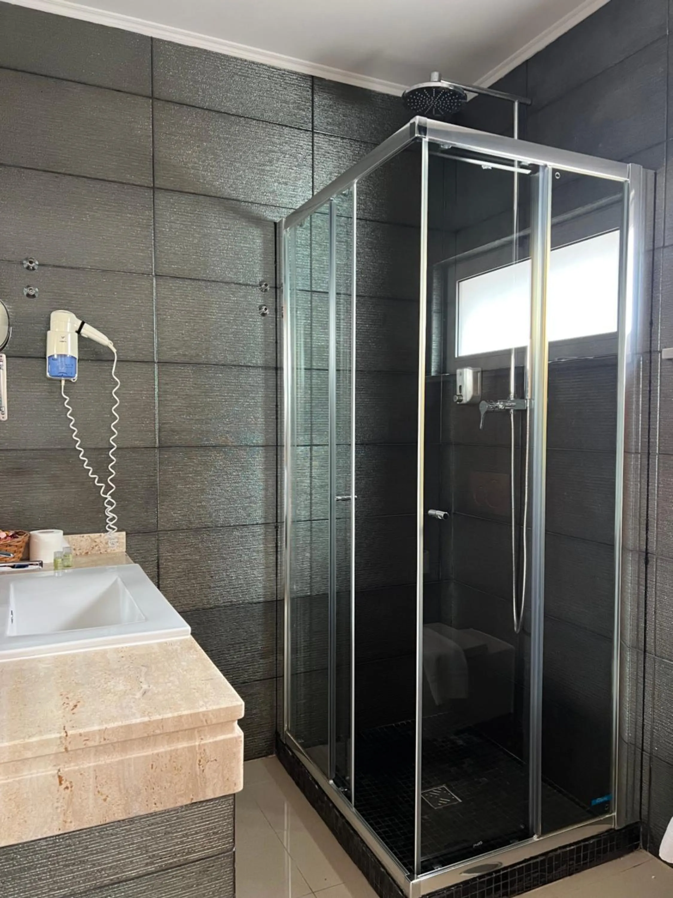 Shower in Quinta Saleiro Guesthouse