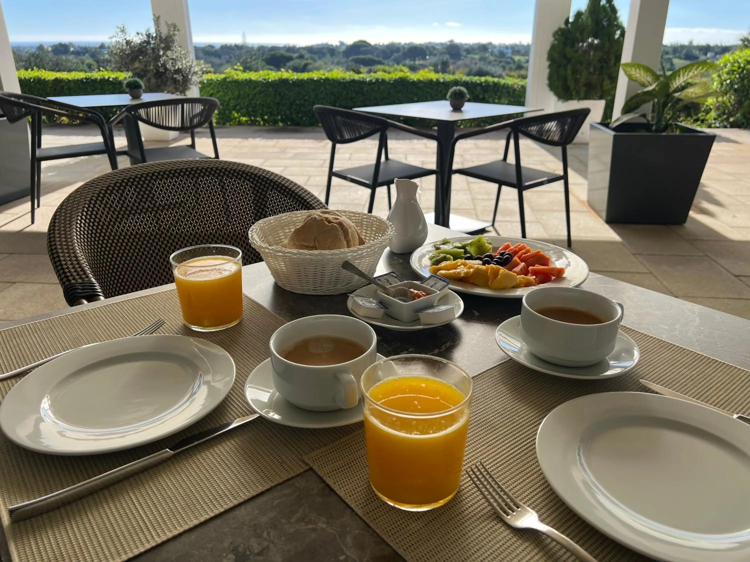 Continental breakfast in Quinta Saleiro Guesthouse