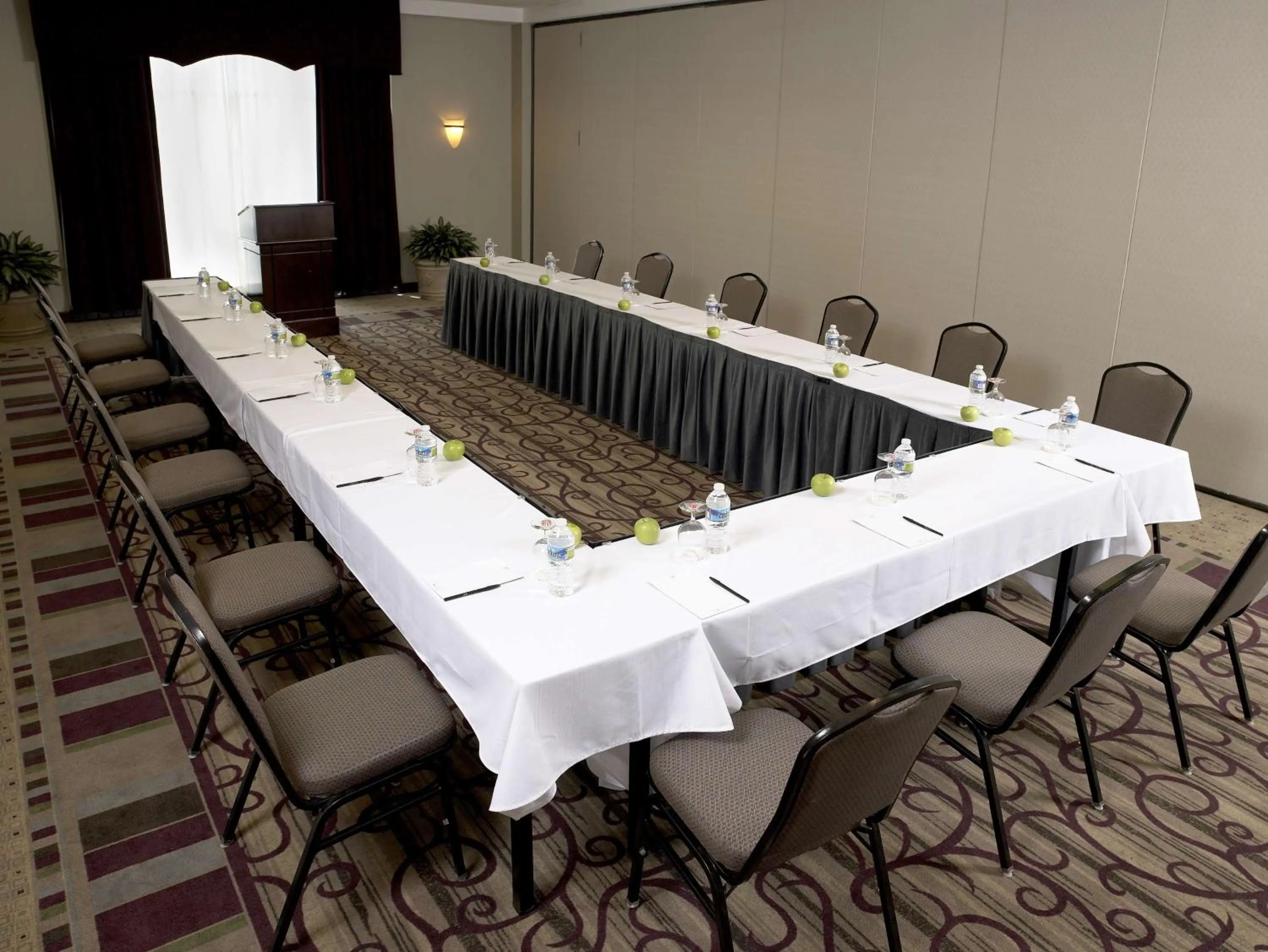 Meeting/conference room in DoubleTree by Hilton Charlotte Airport