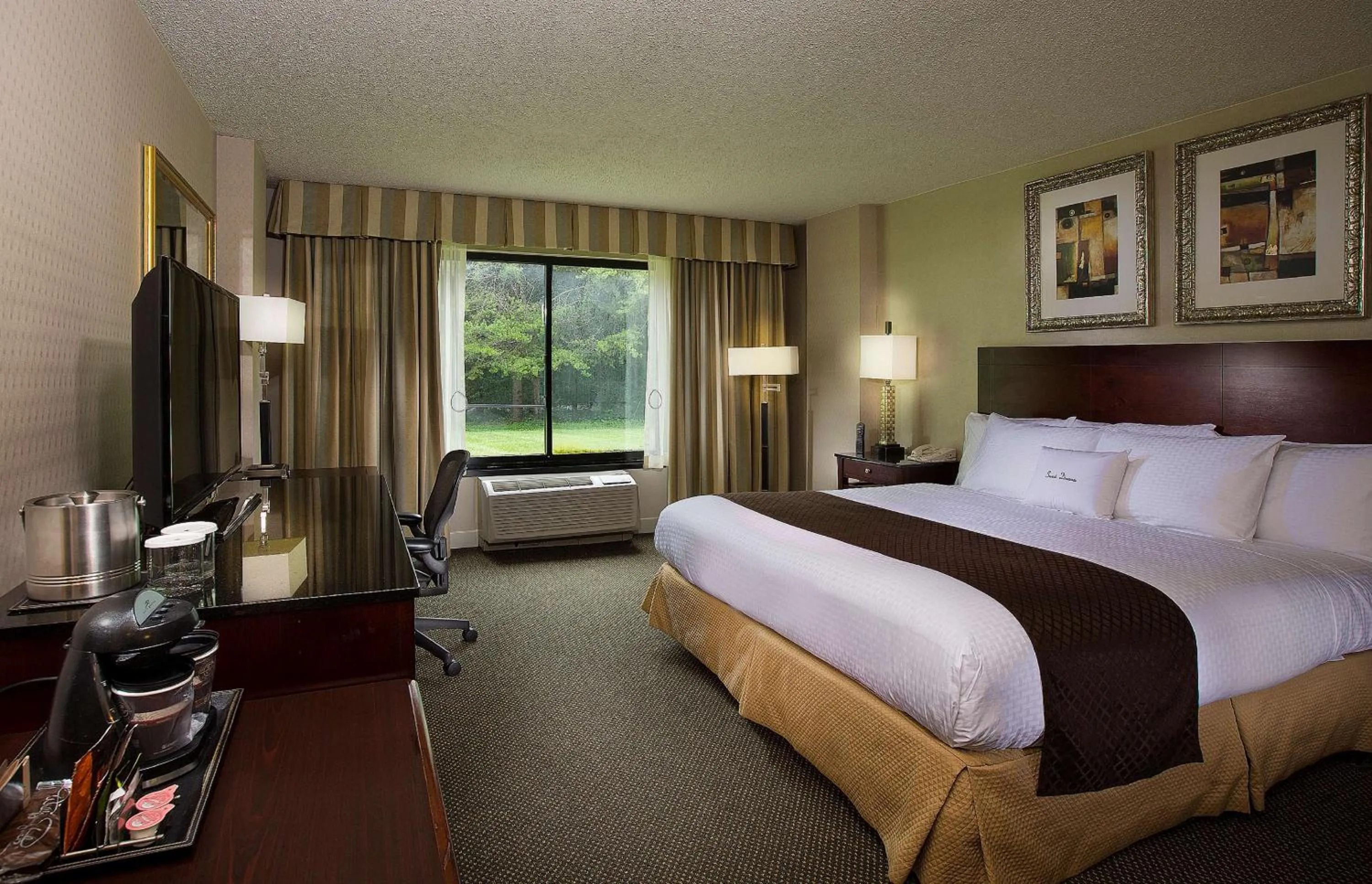 Bed in DoubleTree by Hilton Charlotte Airport